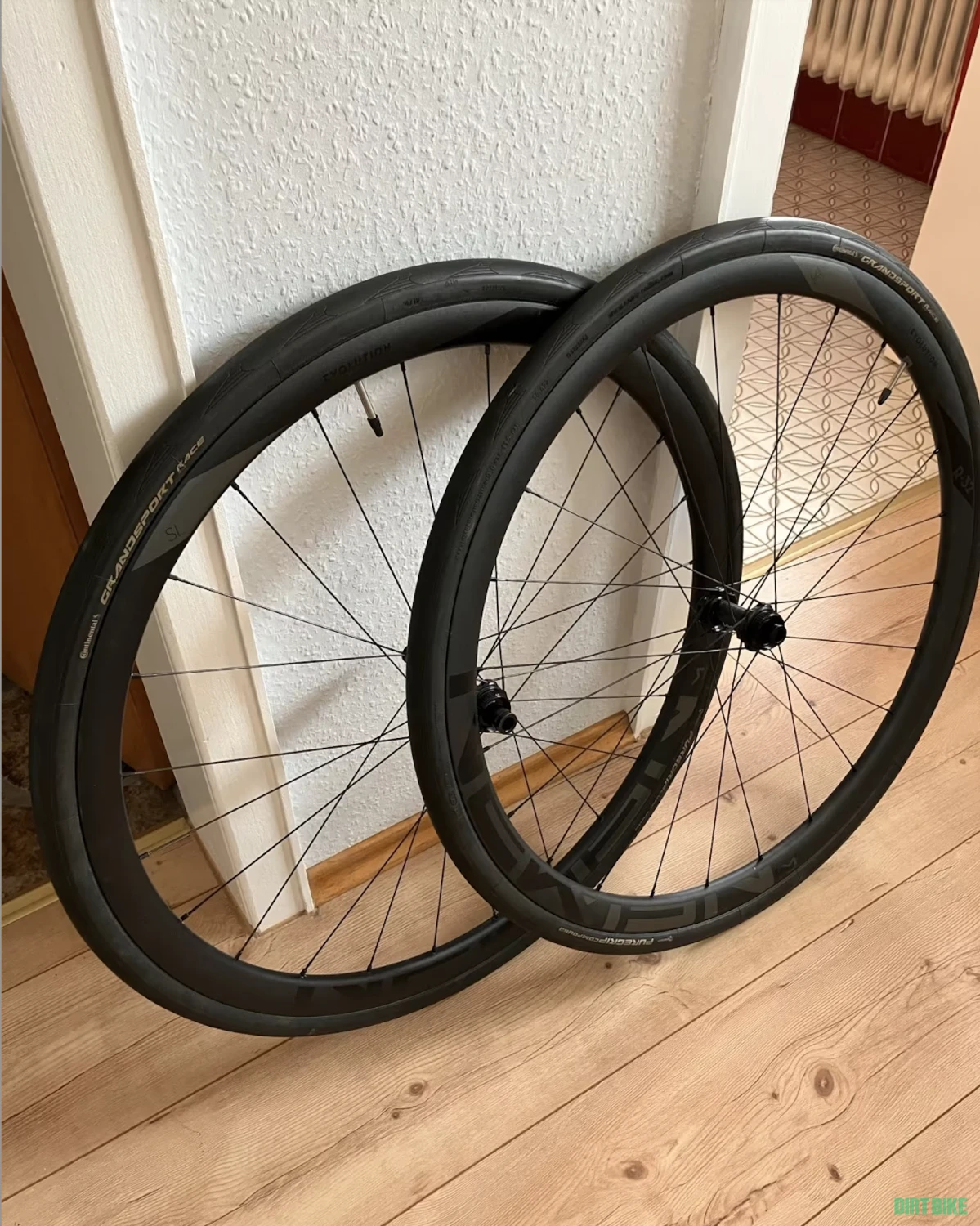 1. Roti cursiera/gravel Newmen Evolution SL32