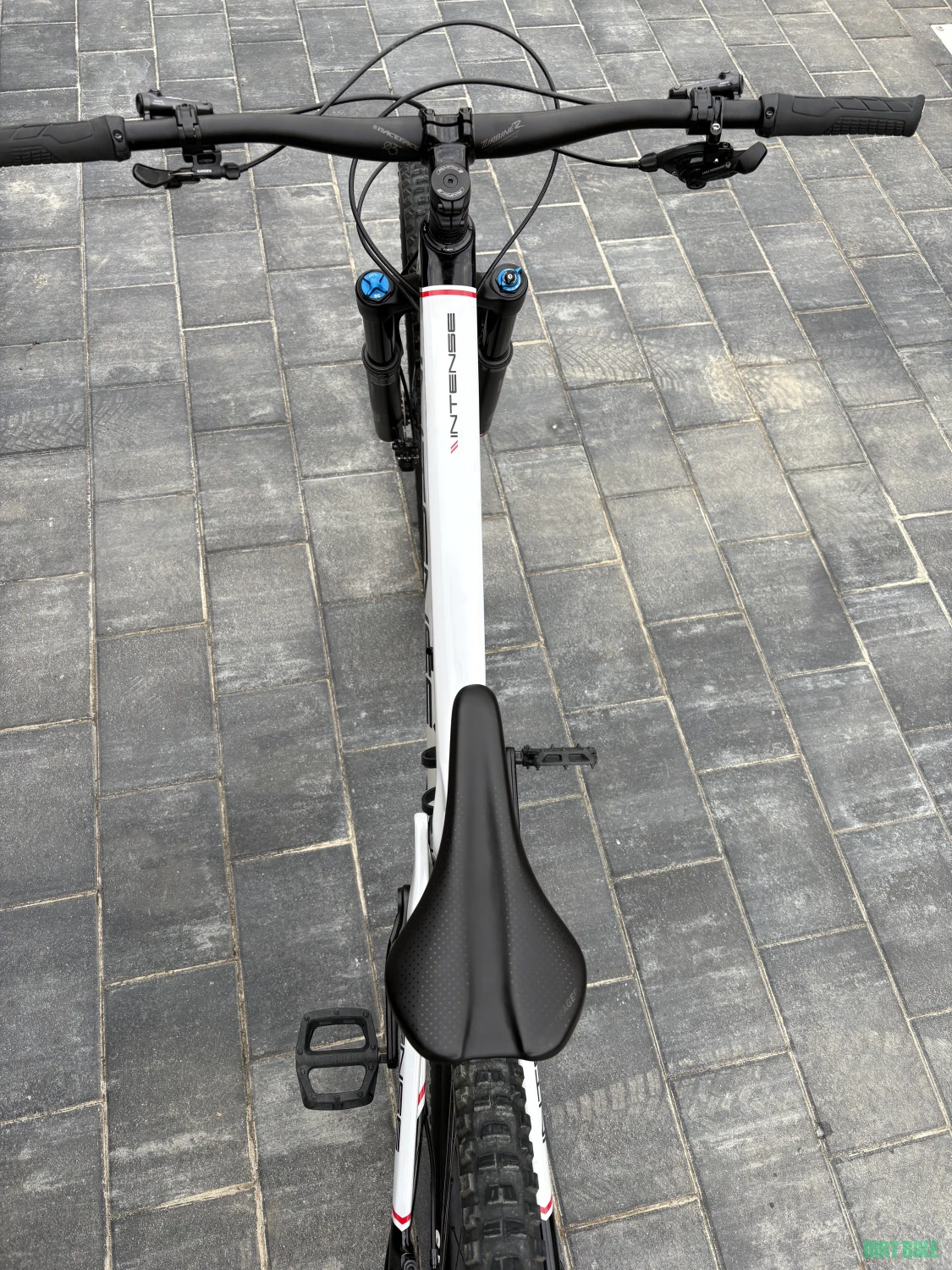 6. Bicicletă intense