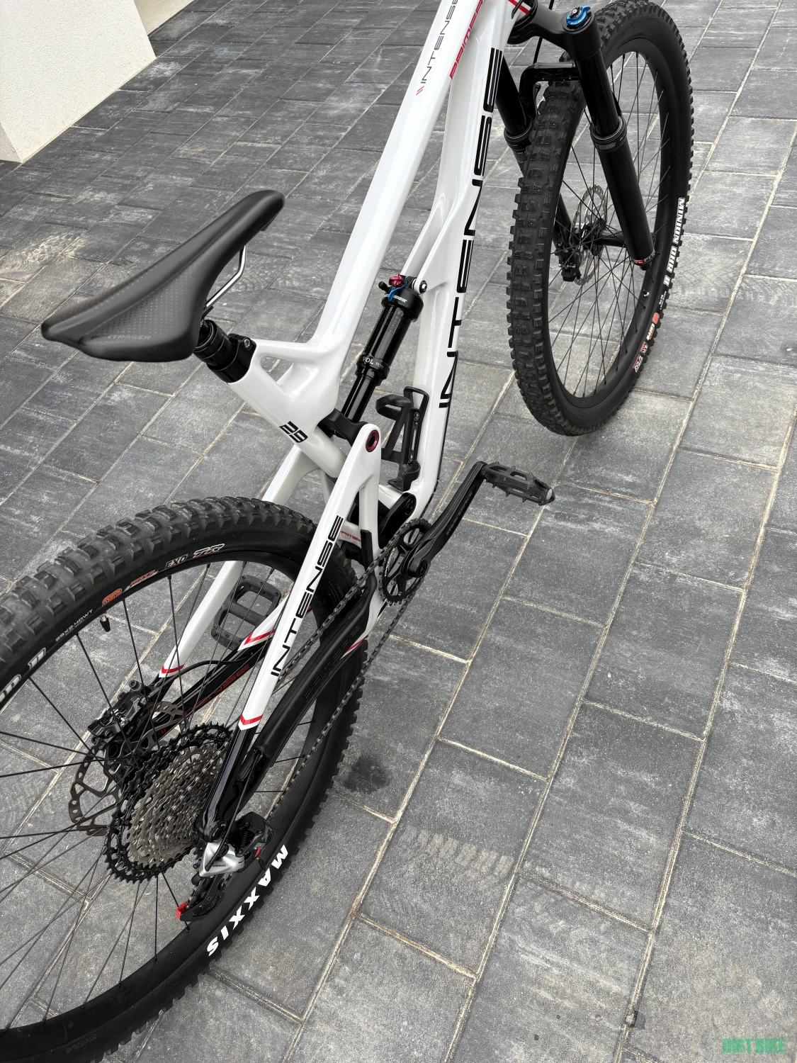 8. Bicicletă intense