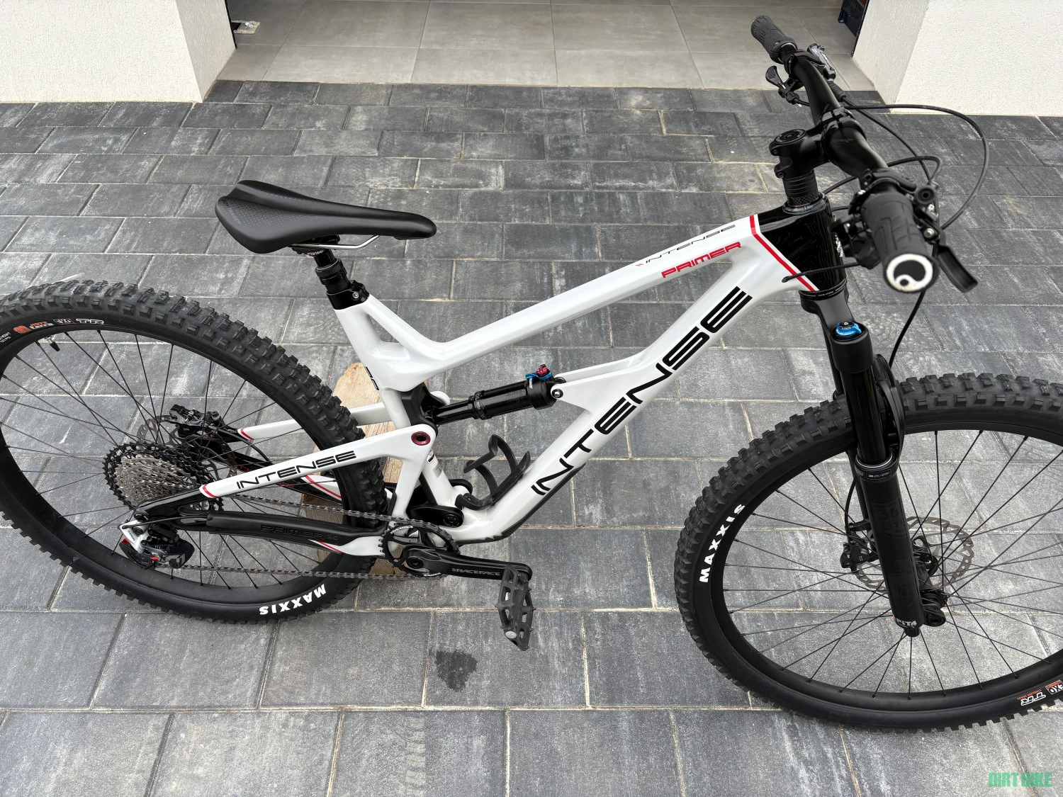 10. Bicicletă intense