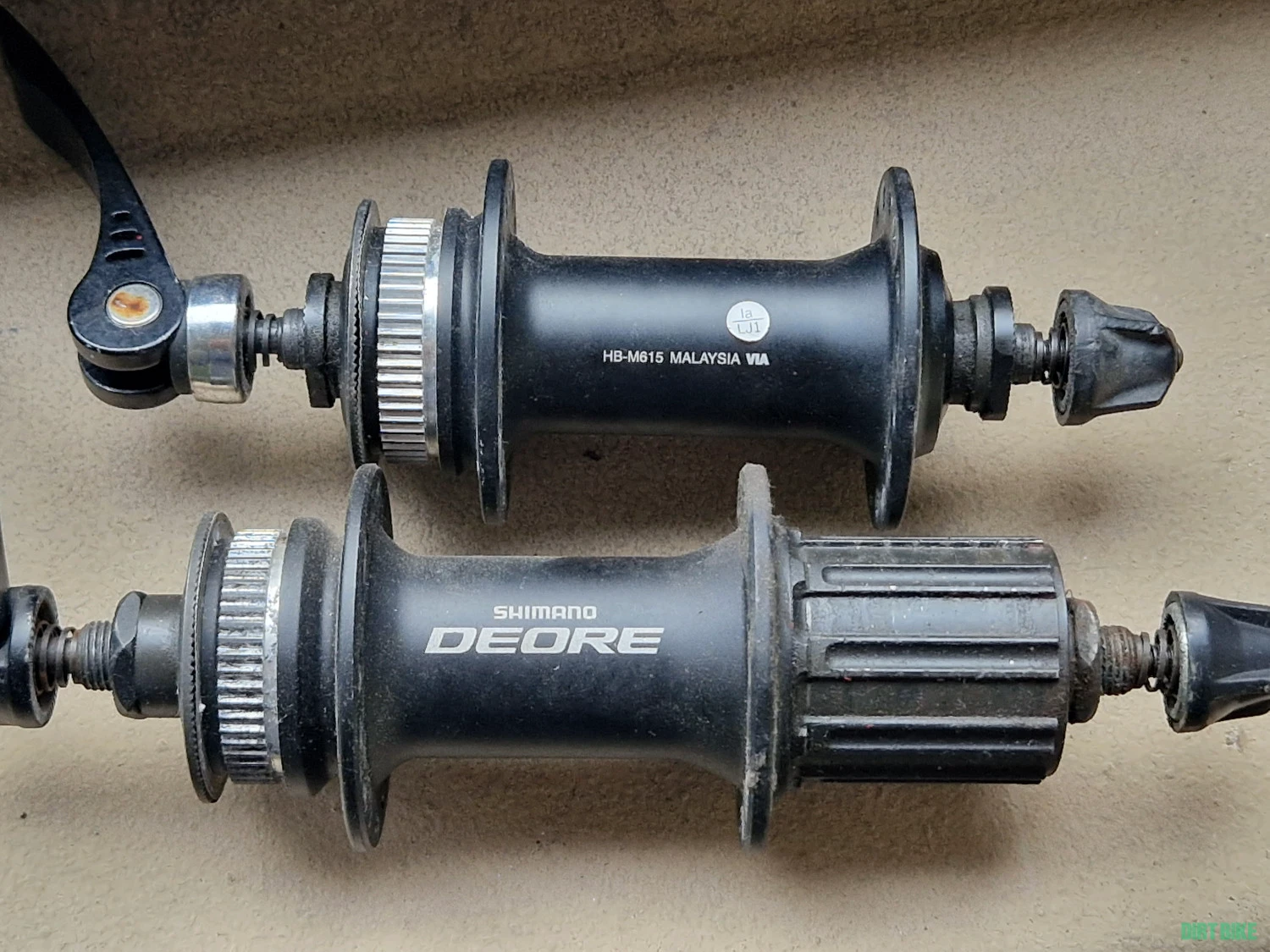 1. Set butuci Shimano Deore Centerlock M615