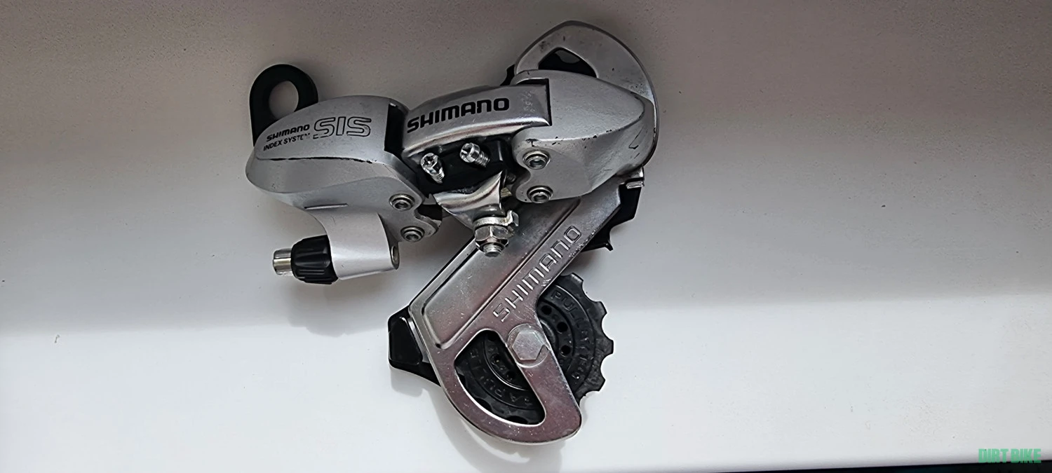1. Schimbator Shimano pinioane 7v