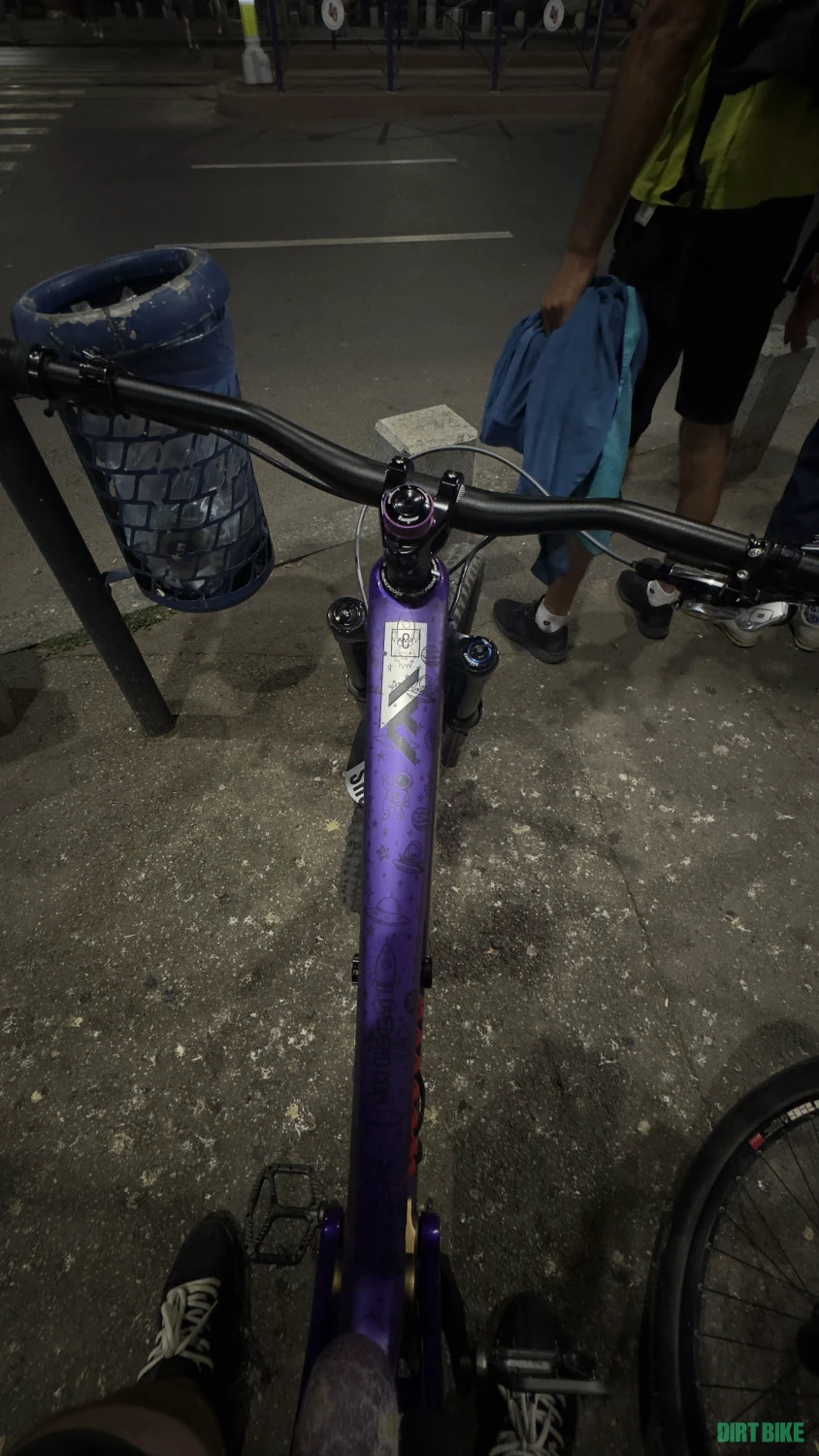 1. Nukeproof mega 297 carbon fast edition culoare limitata