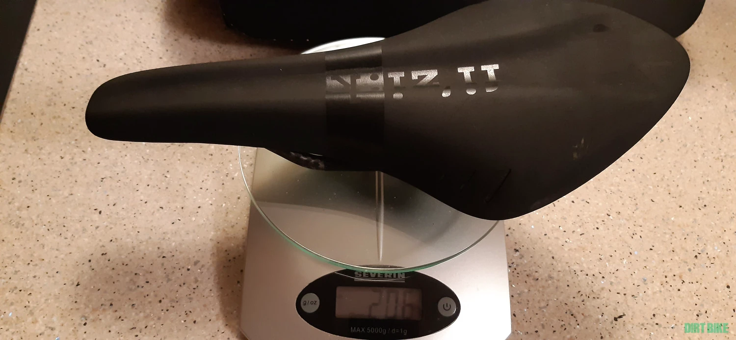 1. Șa Fizik Arione șine carbon