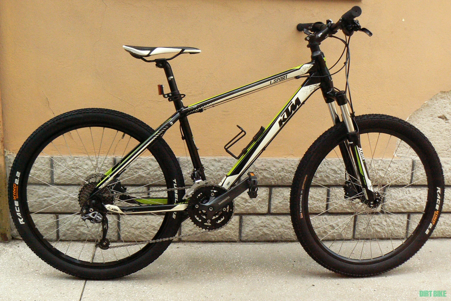 1. Bicicleta mountain bike KTM