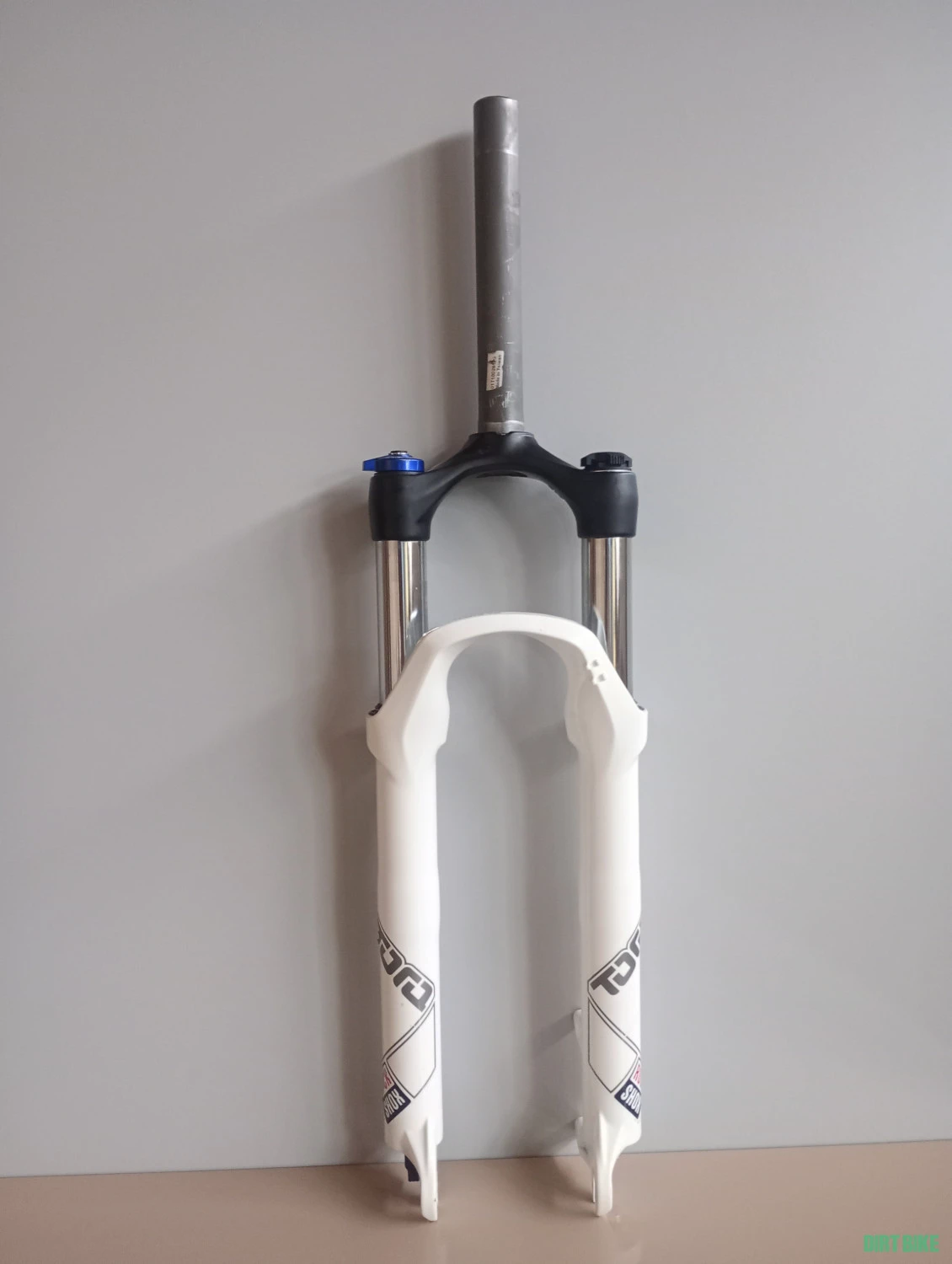 1. Rock shox Tora 26".....reținut