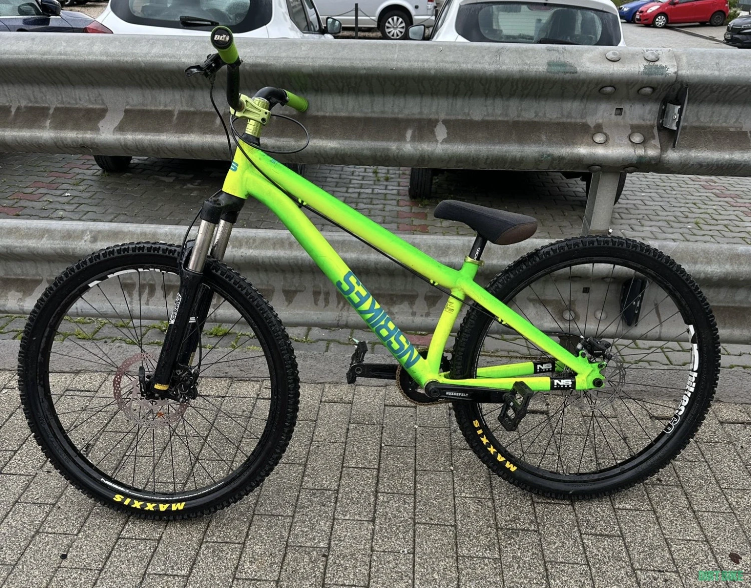 1. Bicicletă Dirt/Street NS bikes