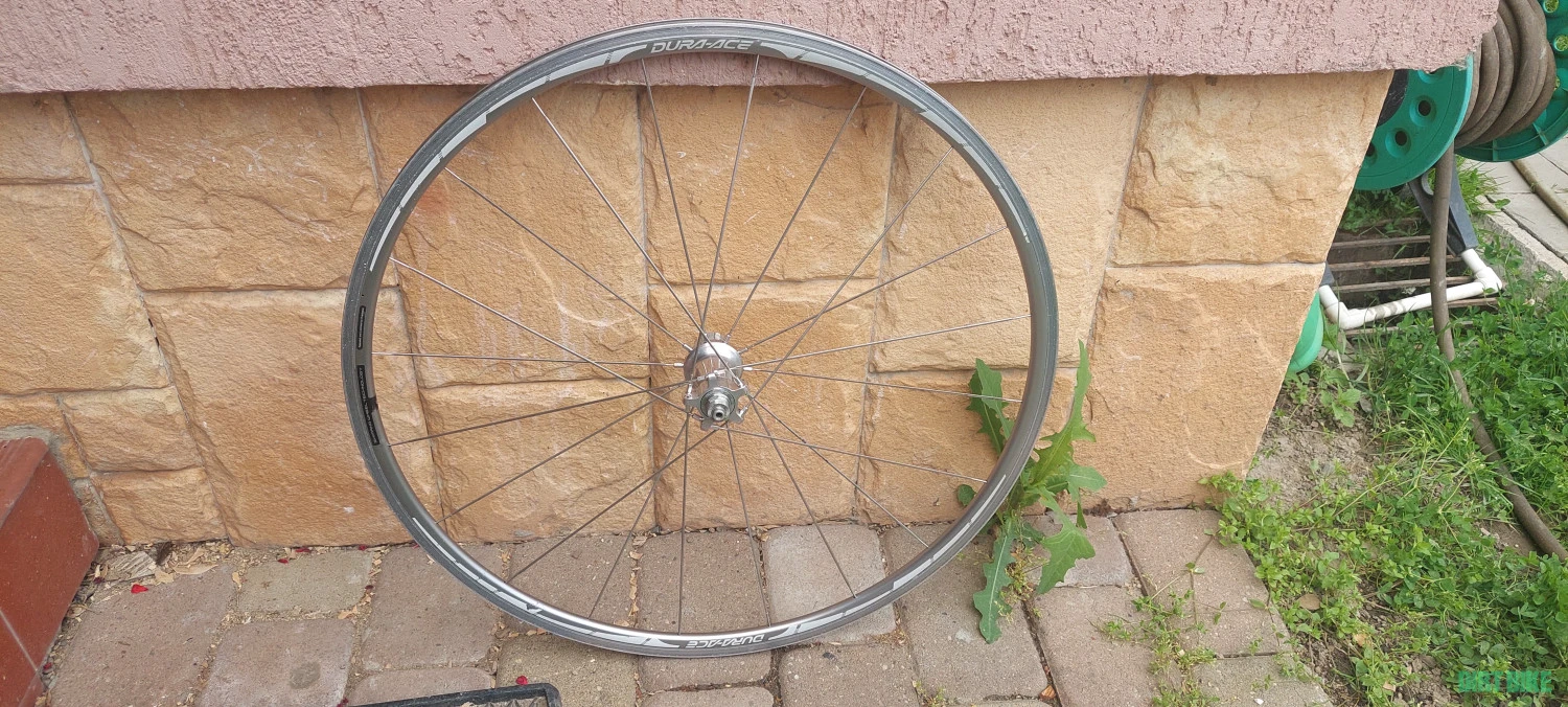 1. Roata spate cursiera shimano Dura Ace 28"