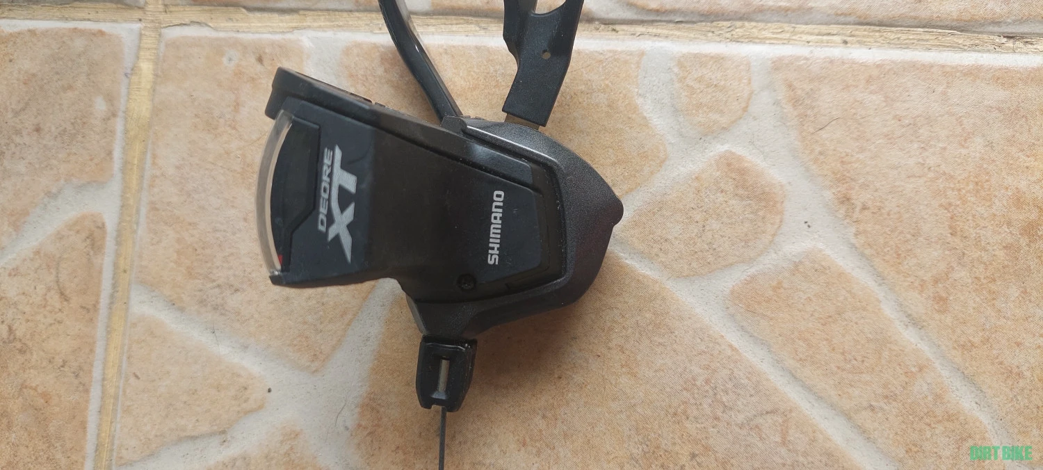 1. Maneta schimbator stanga XT m 8000