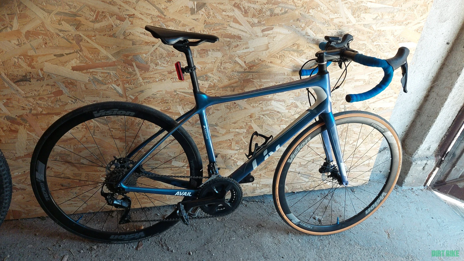 1. Cursiera Giant carbon 2-11vit Shimano 105