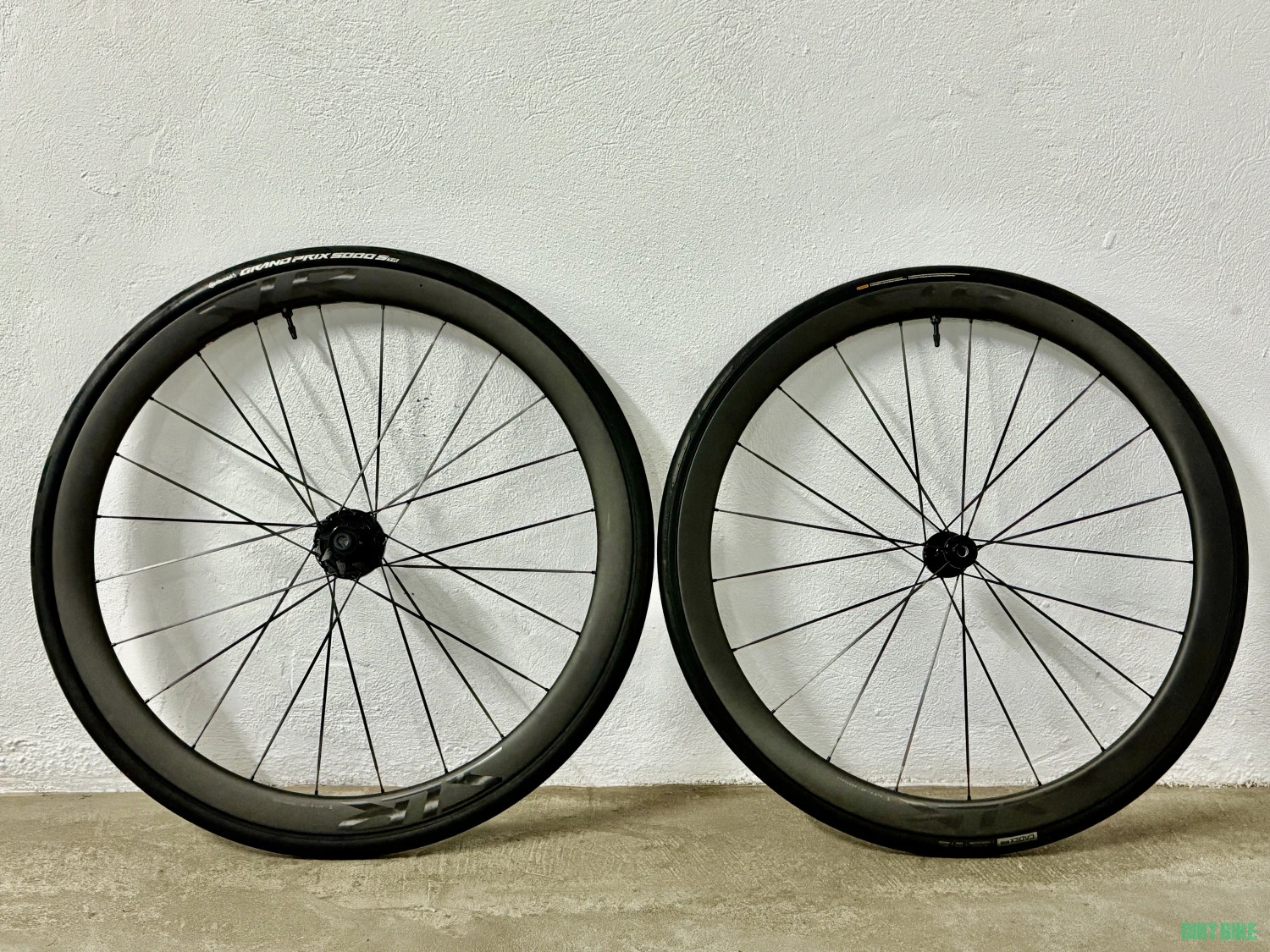 1. Roți carbon Giant SLR 0 40 Disc (1.339g)