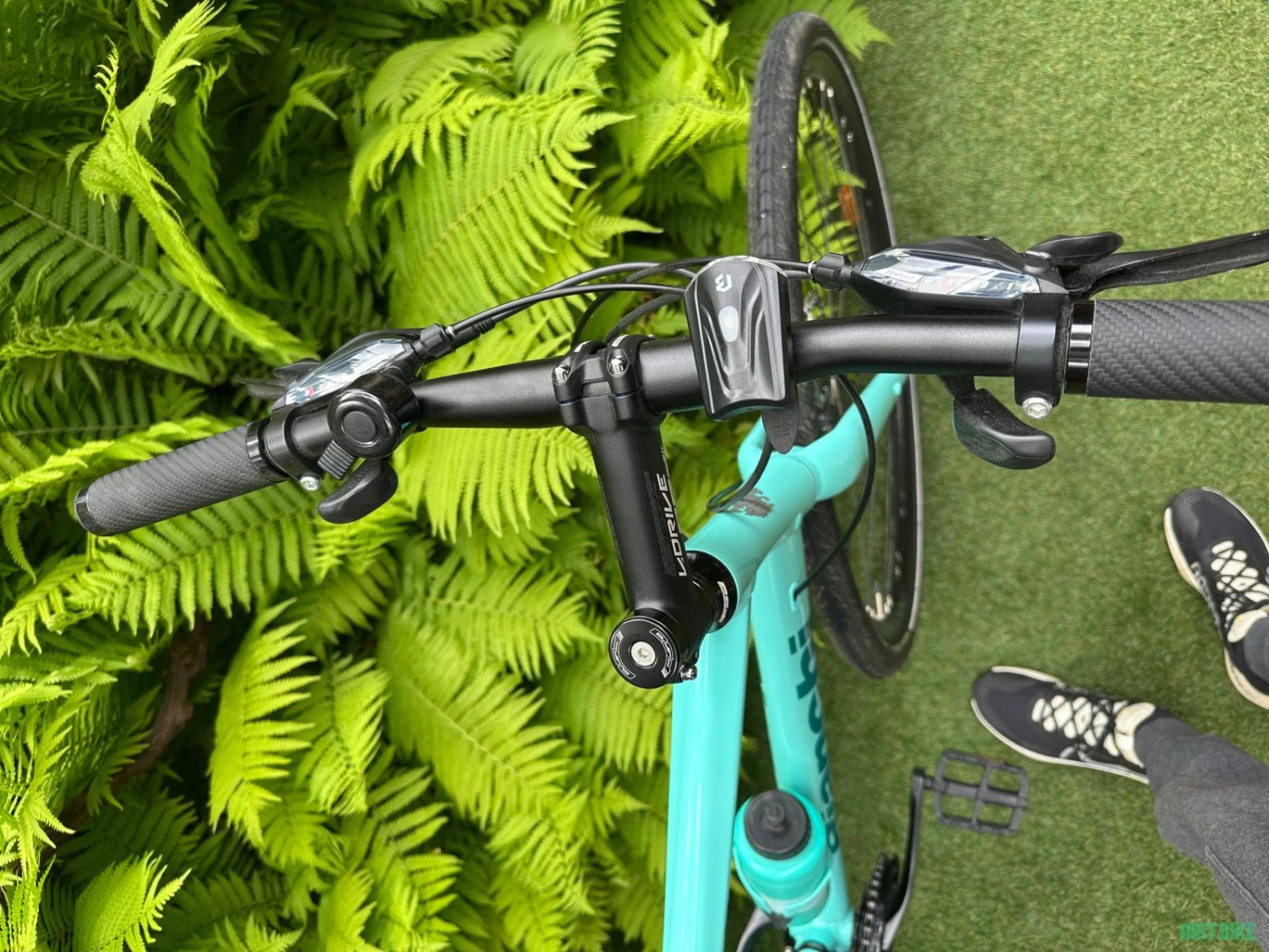 9. BIANCHI C-SPORT 2 Acera – 24sp disk Celeste 2022