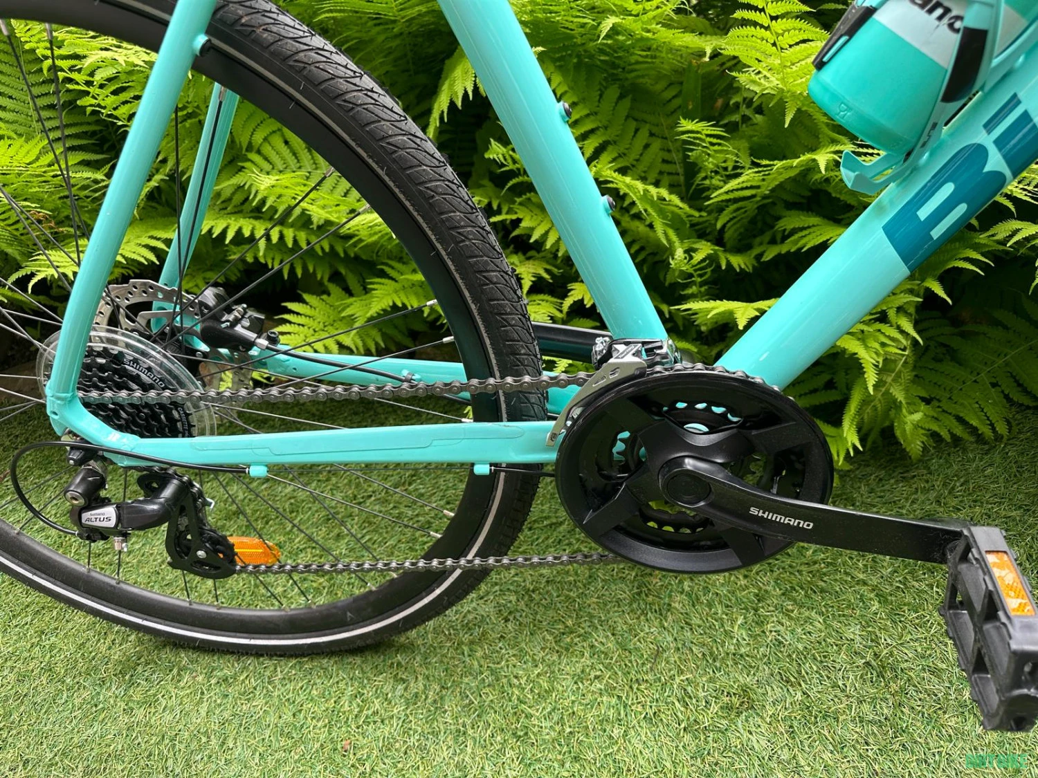 6. BIANCHI C-SPORT 2 Acera – 24sp disk Celeste 2022