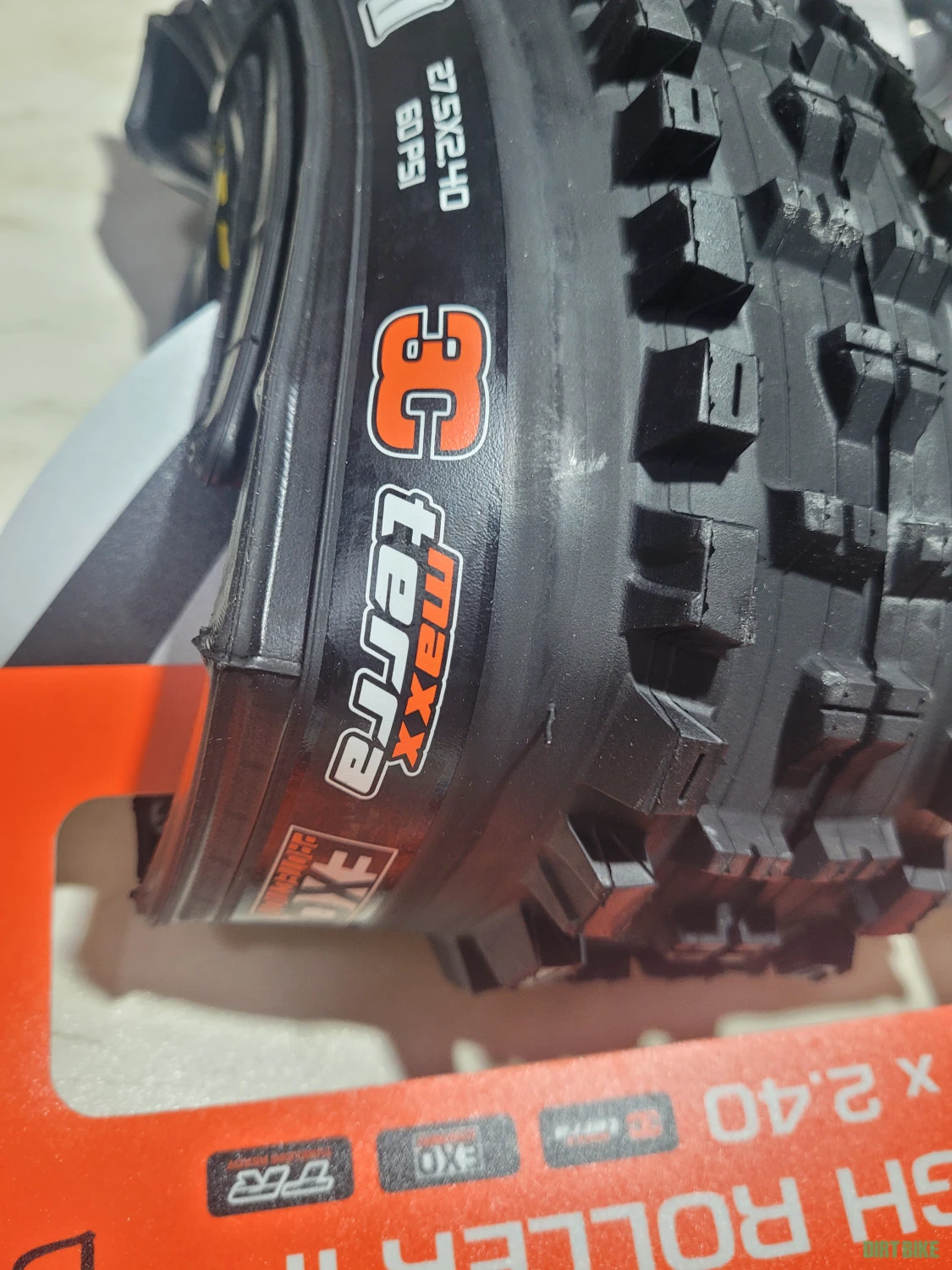2. Maxxis Highroller II 3C MaxxTerra EXO TR 27.5x2.40 - pliabil