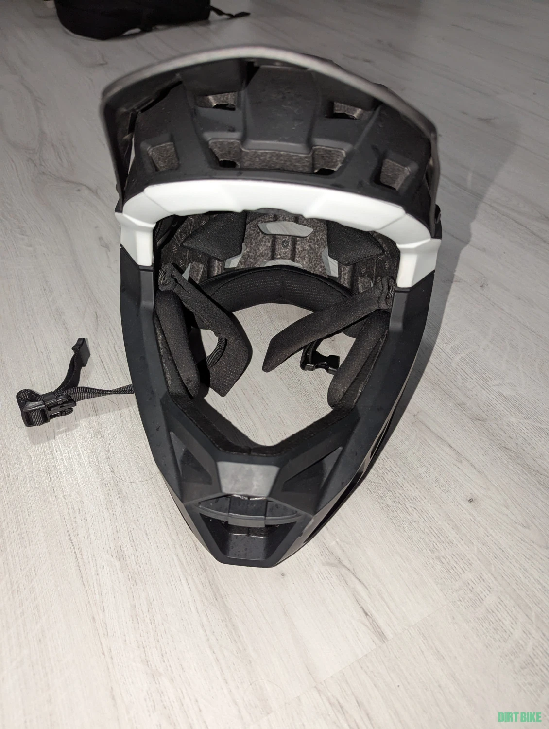 1. Casca full face tip fox proframe