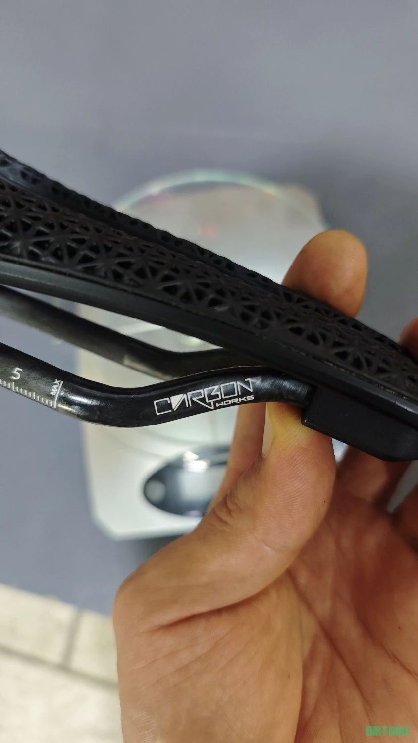 1. Sa RYET 3D șine carbon