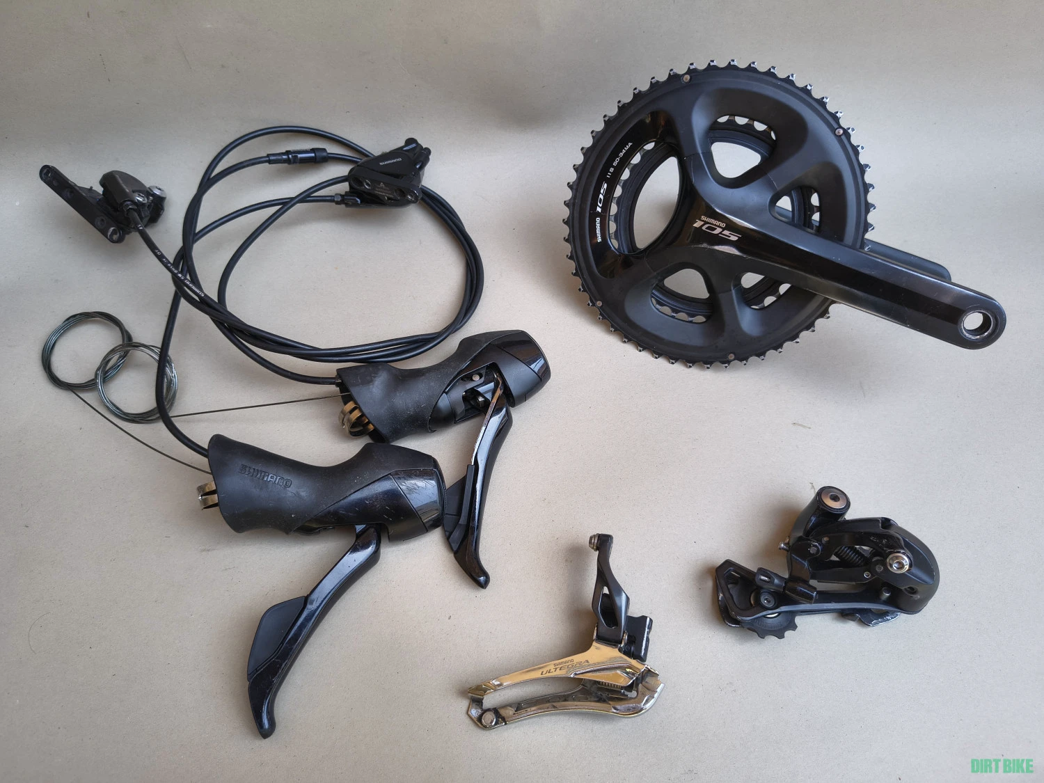 1. Grupset Shimano 105 11 speed Hidraulic Disc