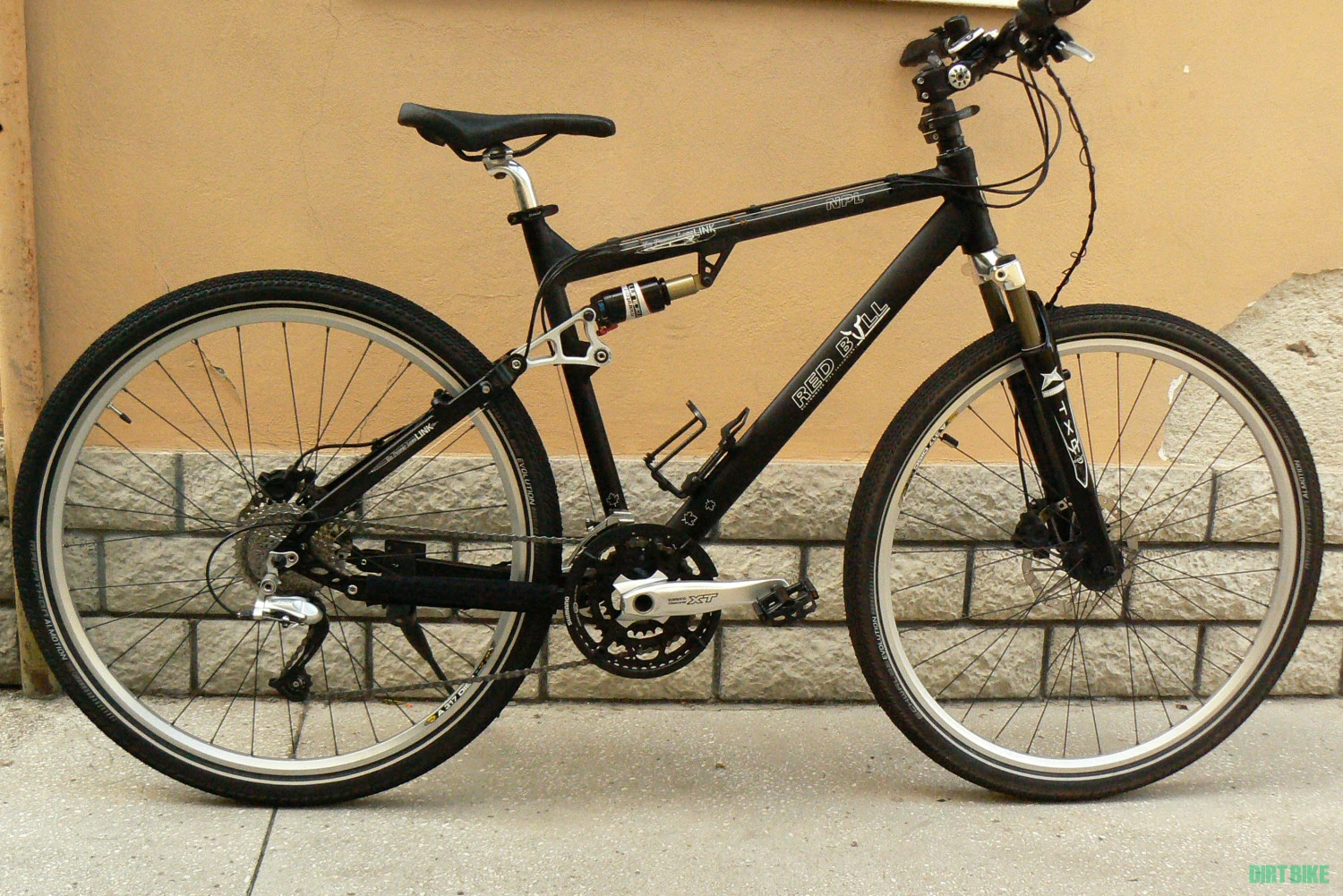 1. Bicicleta mtb full suspensie Red Bull