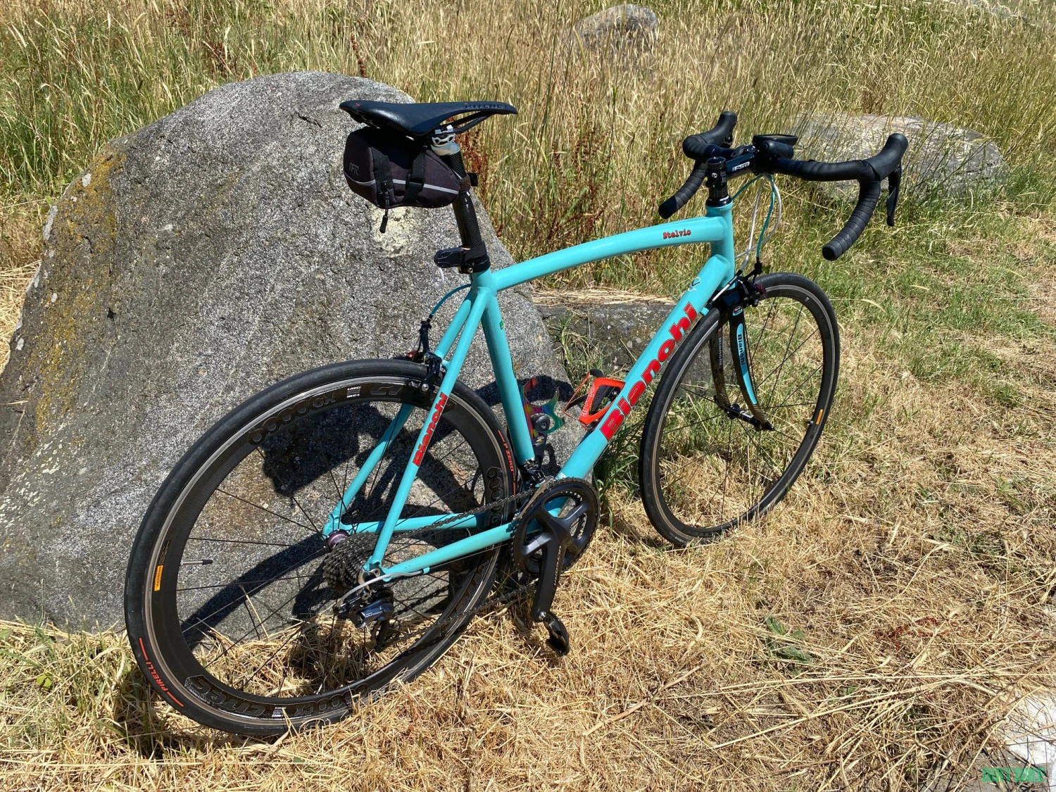 5. Vând bicicletă cu cadru din aluminiu Bianchi Stelvio, roți din carbon, 11 viteze, grup Shimano Ultegra