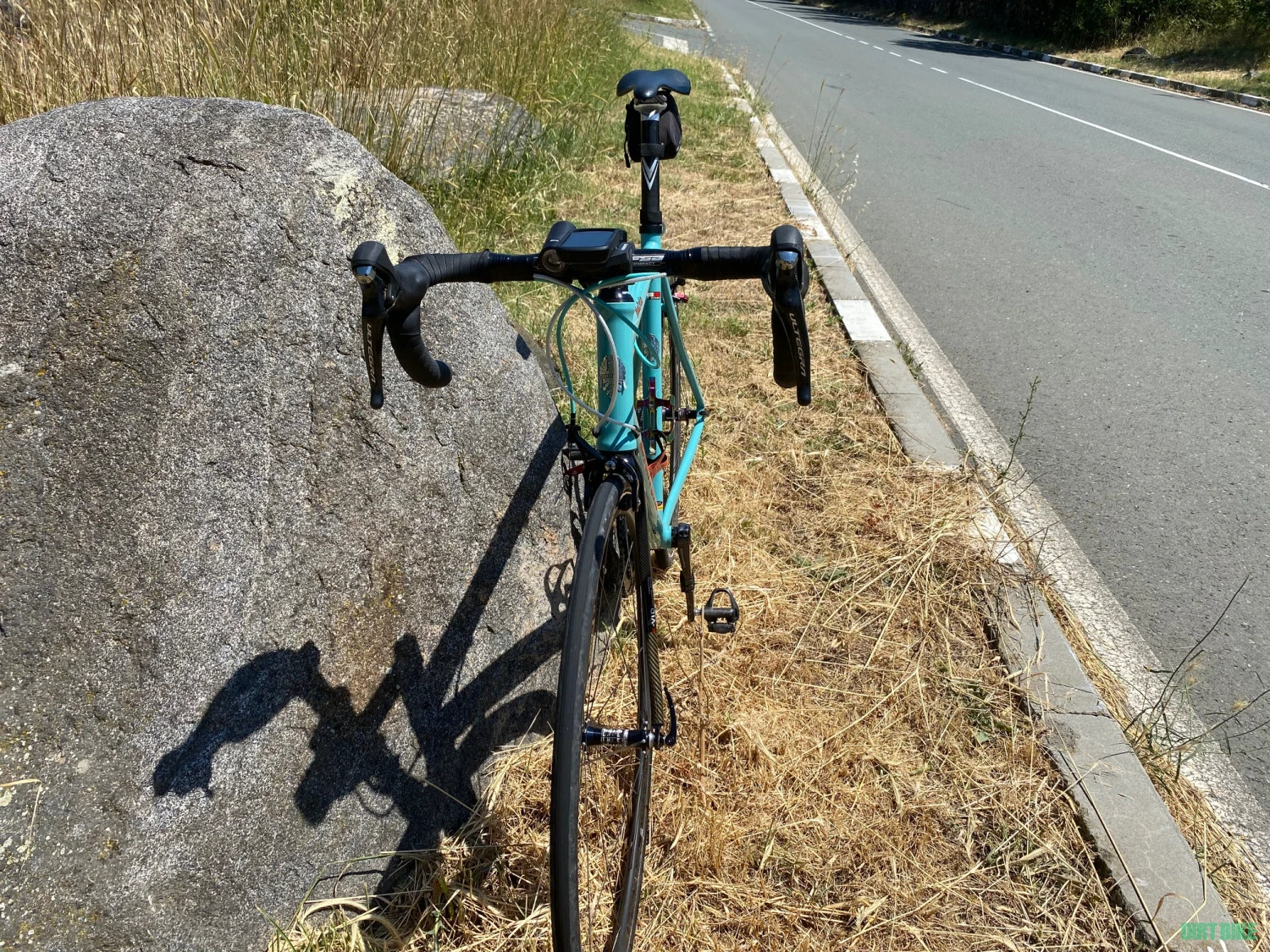 2. Vând bicicletă cu cadru din aluminiu Bianchi Stelvio, roți din carbon, 11 viteze, grup Shimano Ultegra