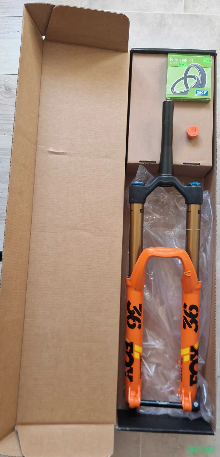 1. Fox 36 factory Grip 2 180mm