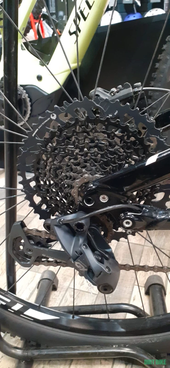 3. Specialized Camber full carbon