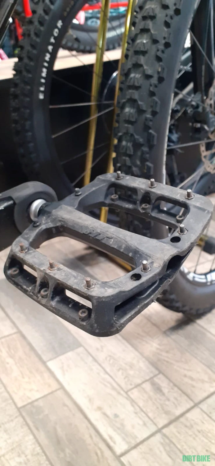 6. Specialized Camber full carbon