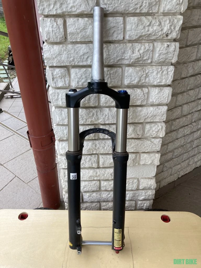 1. Vand Furca suspensie SR Suntour XCR34 Air LO-R, 130 mm