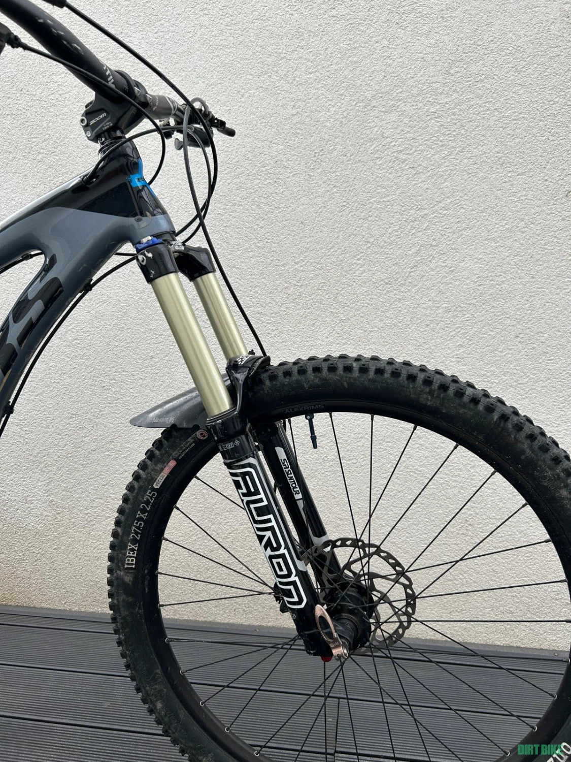 4. Bicicleta BIXS Chamois Carbon