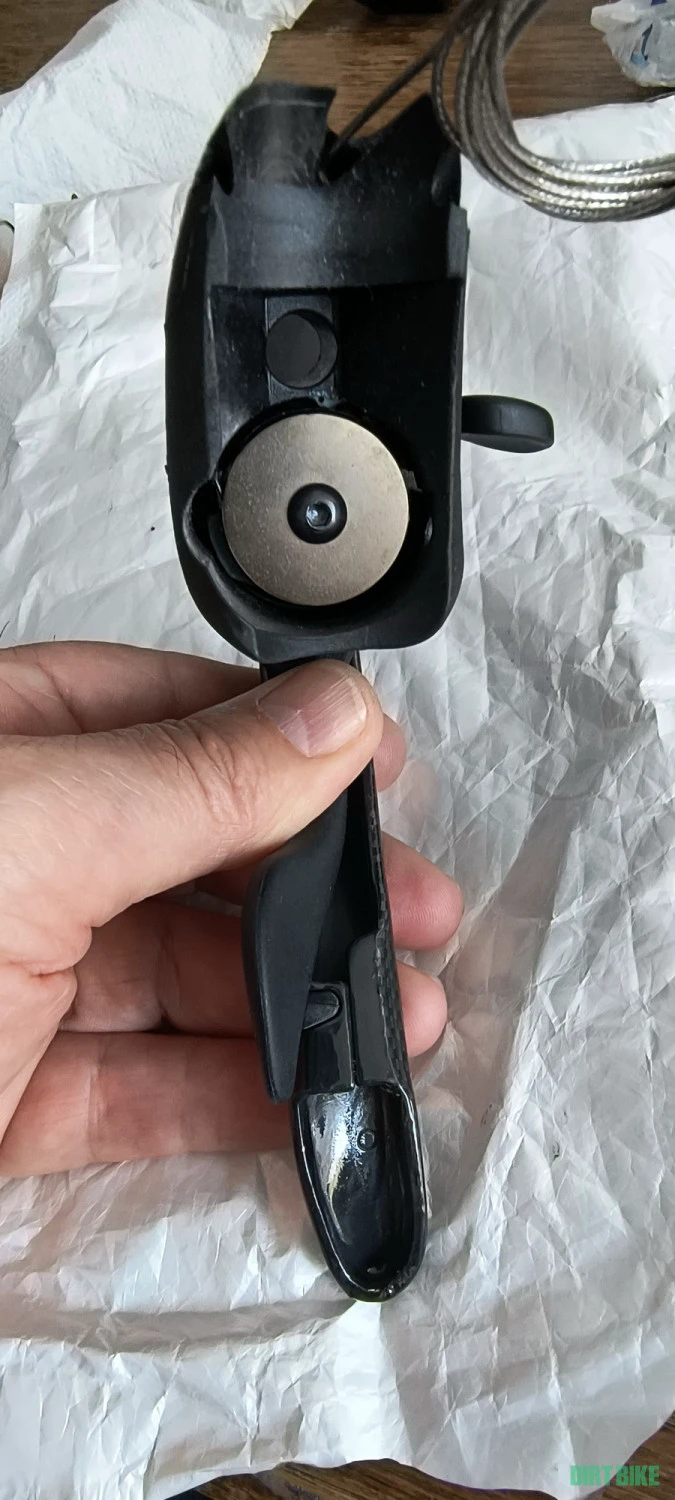 5. Campagnolo Athena ergopower stanga, carbon