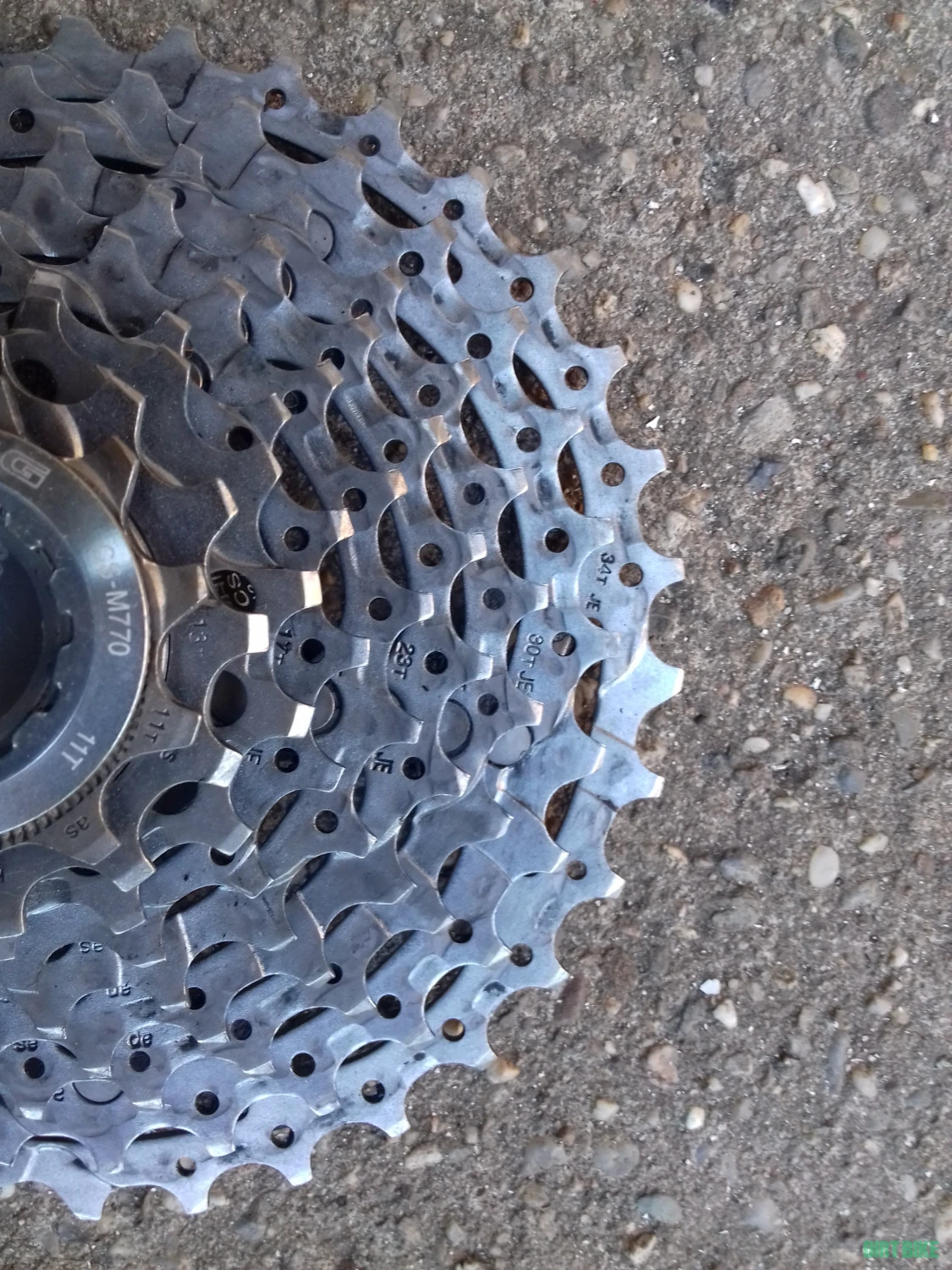 4. Set caseta pinioane - lant Shimano Deore XT