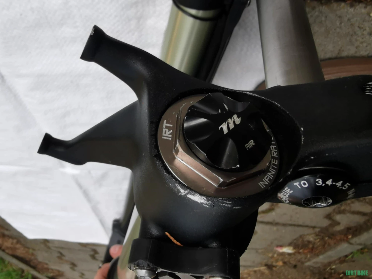 6. Furca downhill enduro Manitou Dorado Expert IRT 27.5"