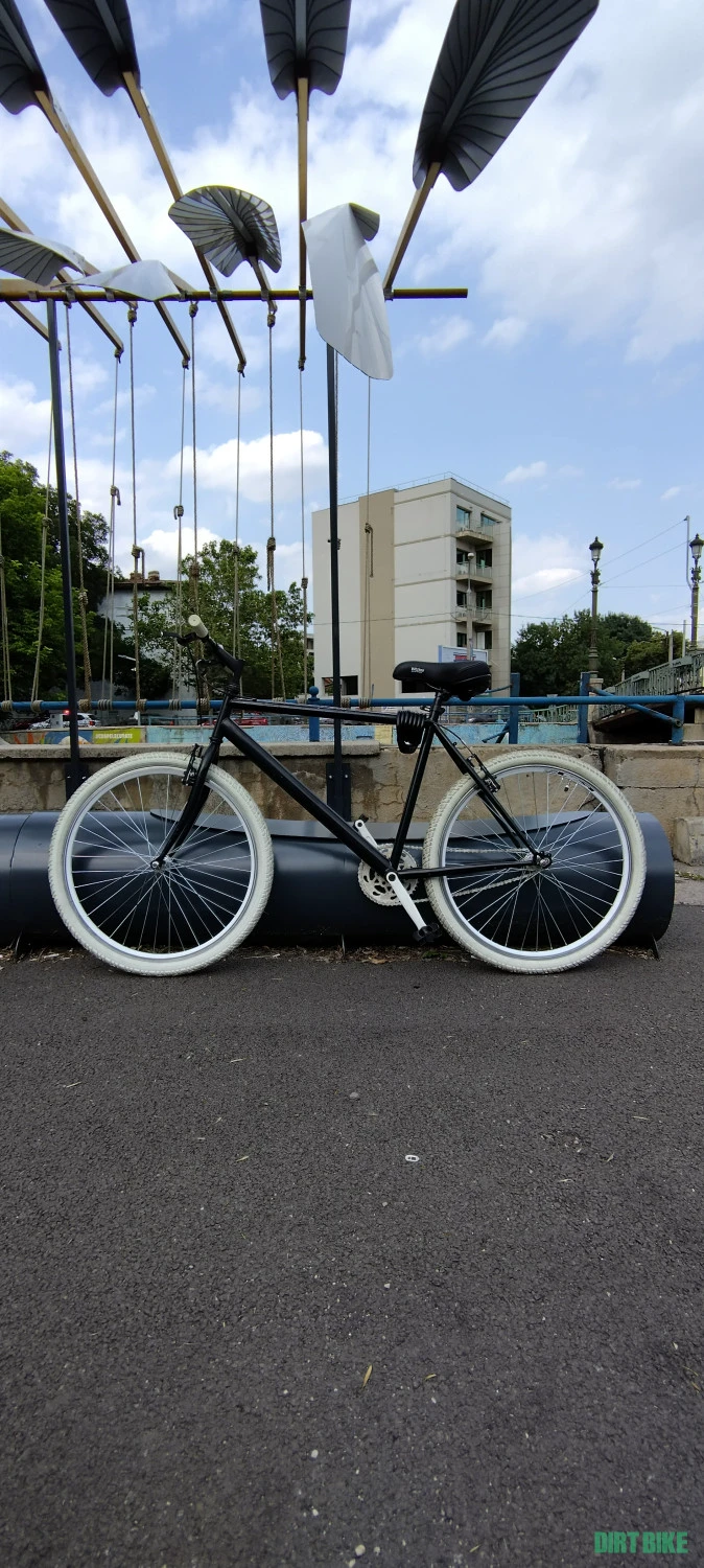 1. Bicicleta black&white