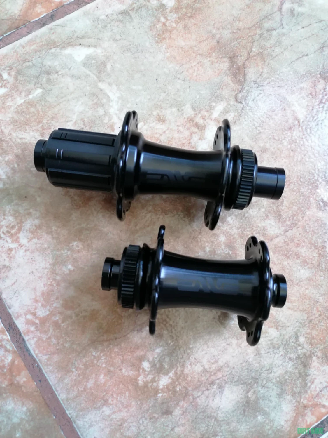 1. Set butuci ENVE disc NOI