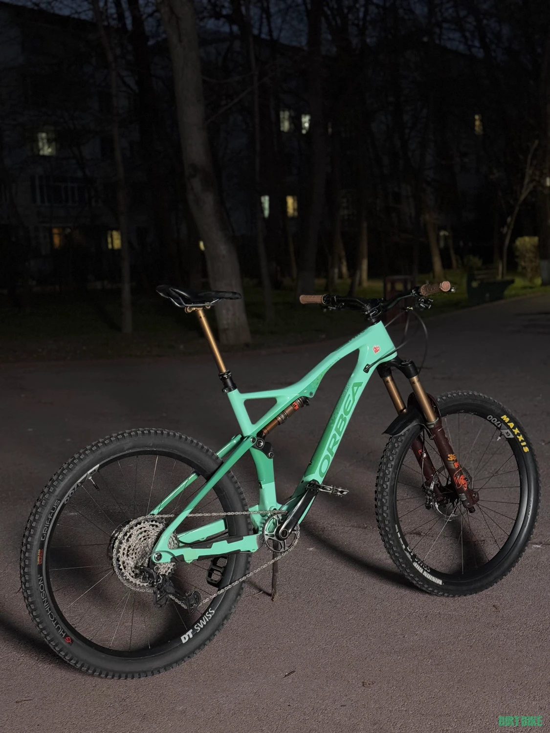 1. Orbea occam am m10 2019 carbon