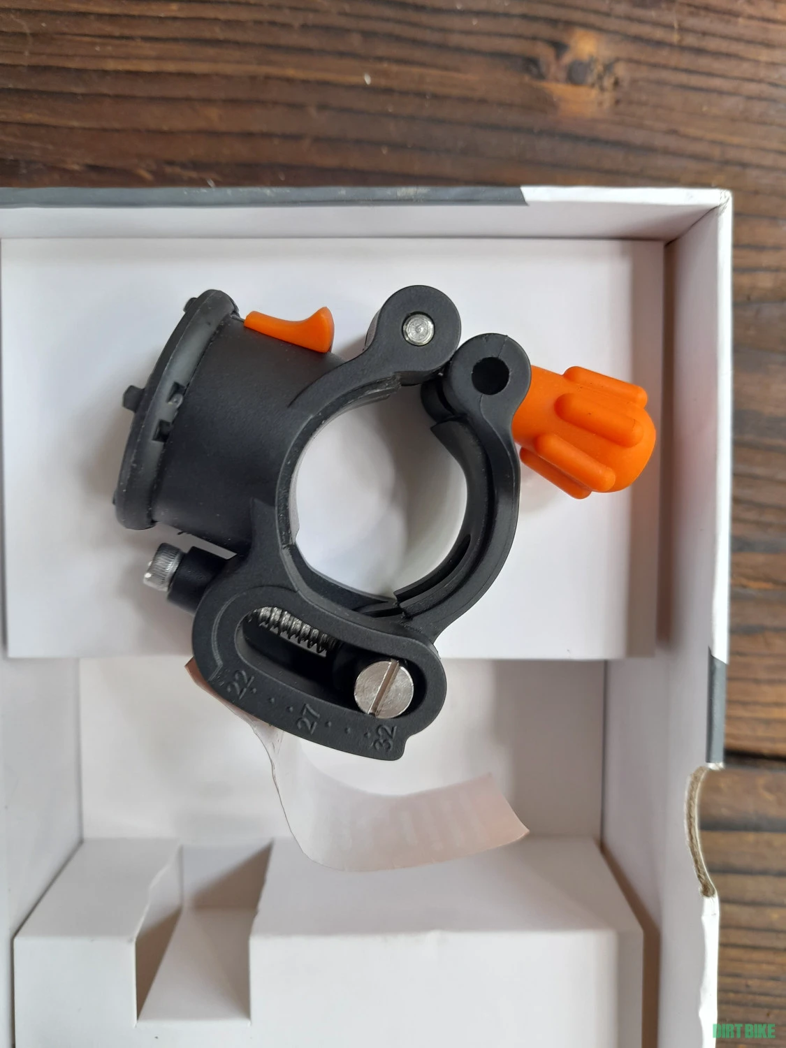 2. Suport telefon tip quadlock