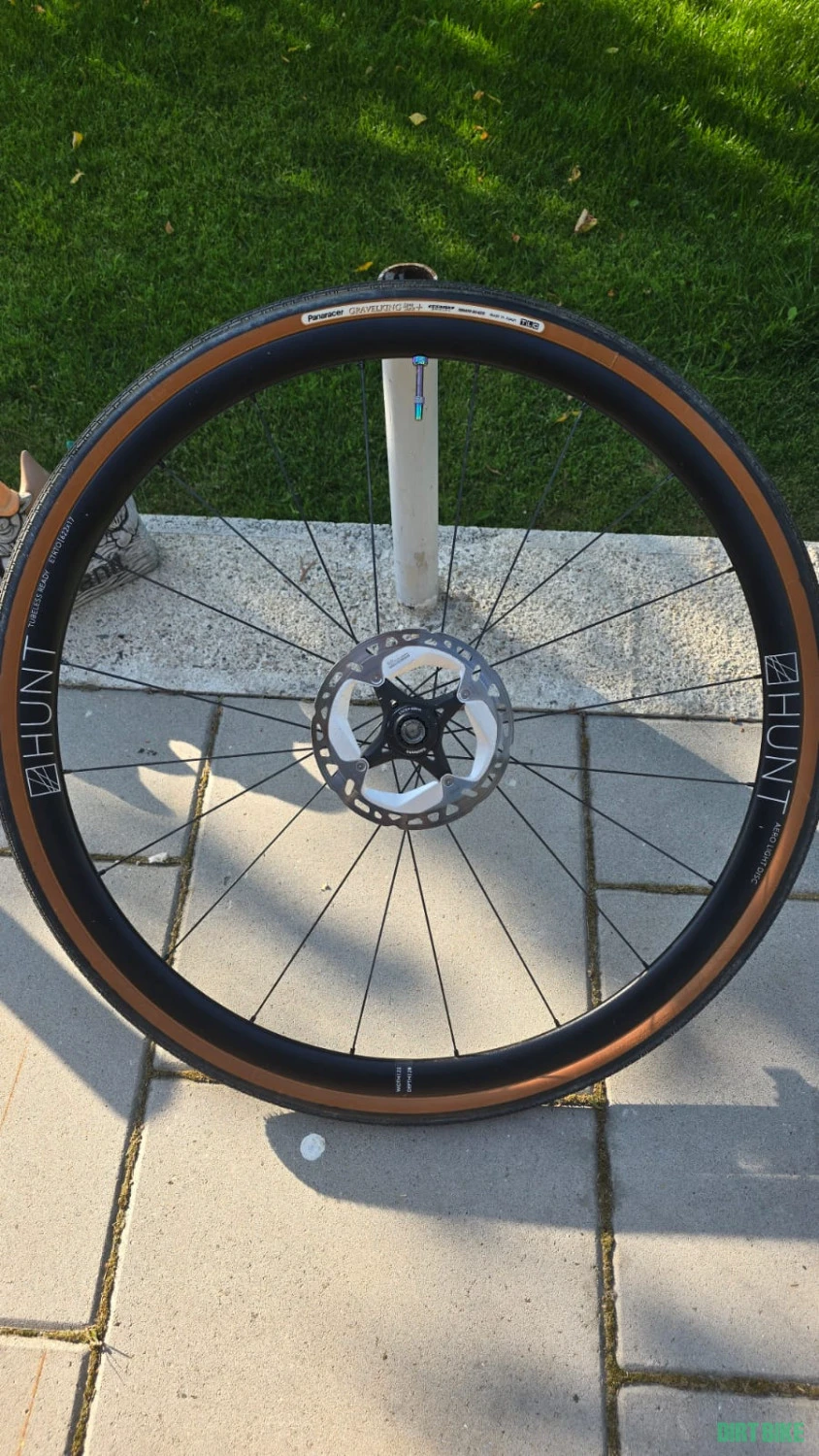 2. Set roti Hunt Aero Lightweight Aluminum 700c