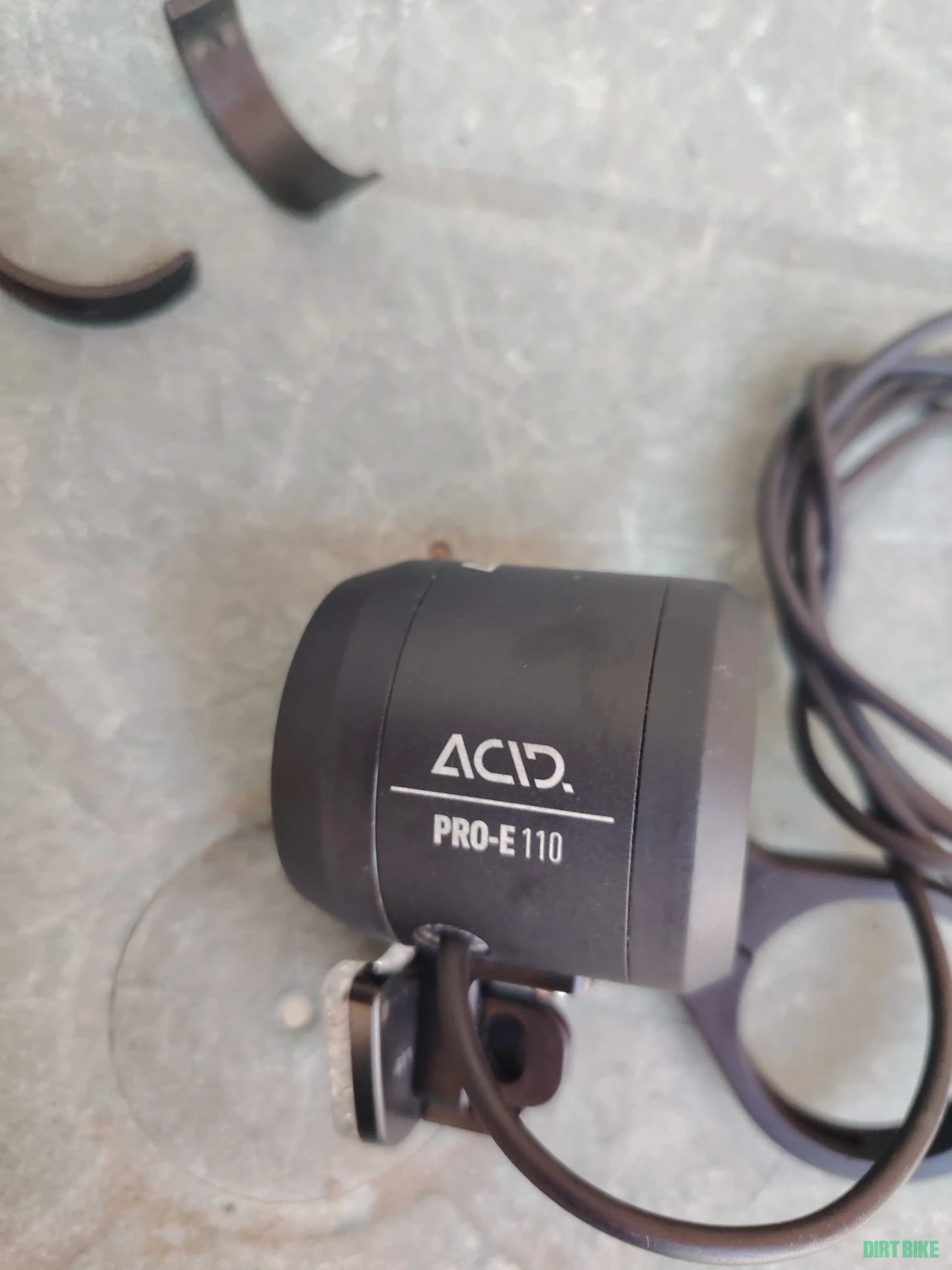 1. Far Acid E-BIKE LIGHT PRO-E 110 Negru