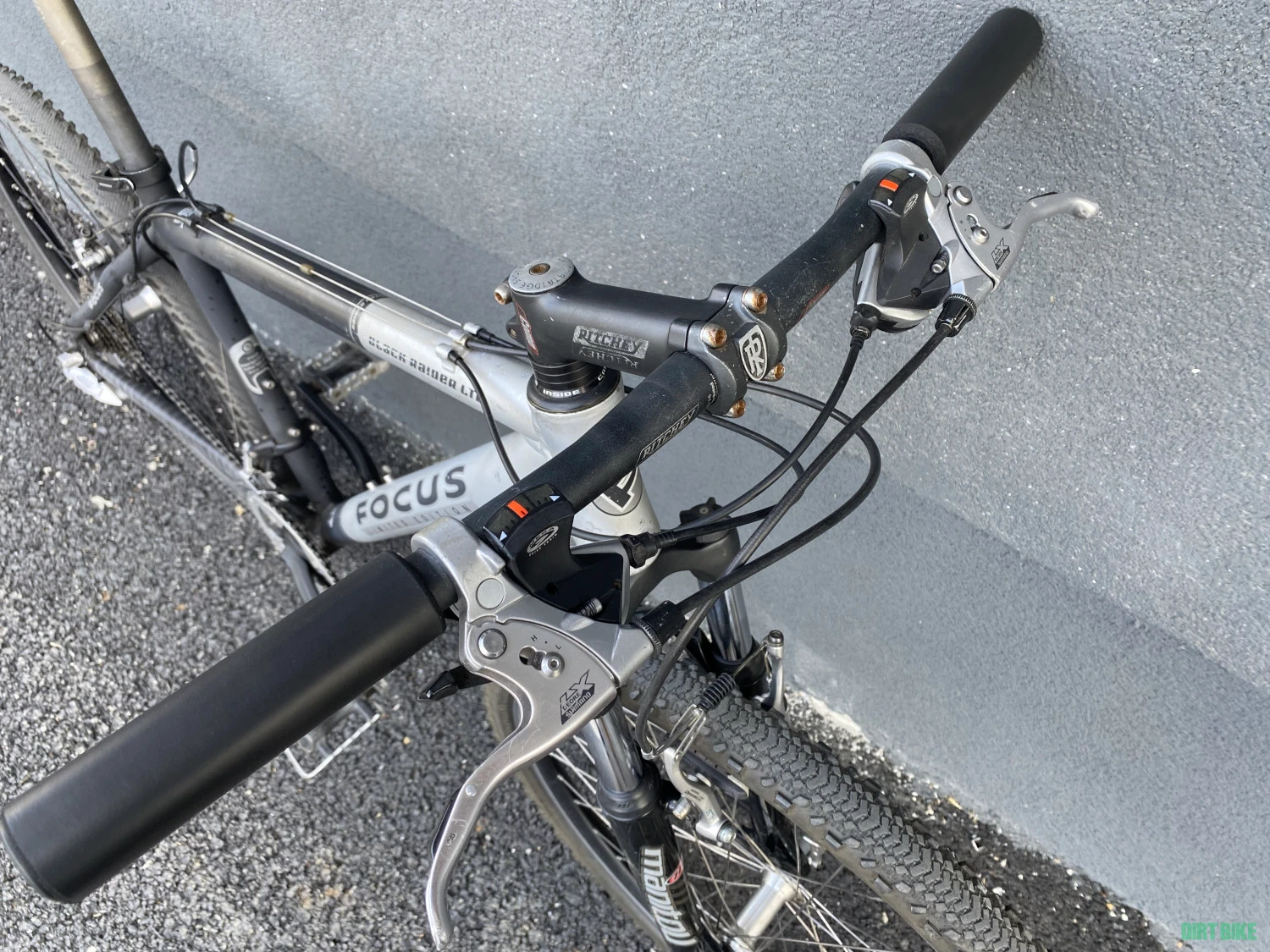 6. Bicicleta MTB 26" Focus LTD