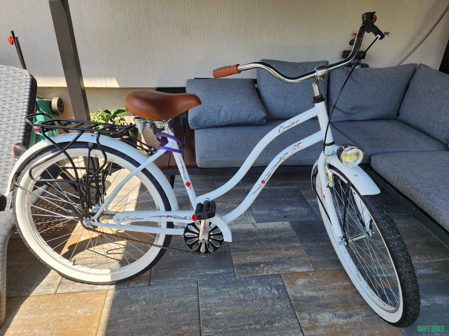 1. Bicicleta DHS Cruiser Alb