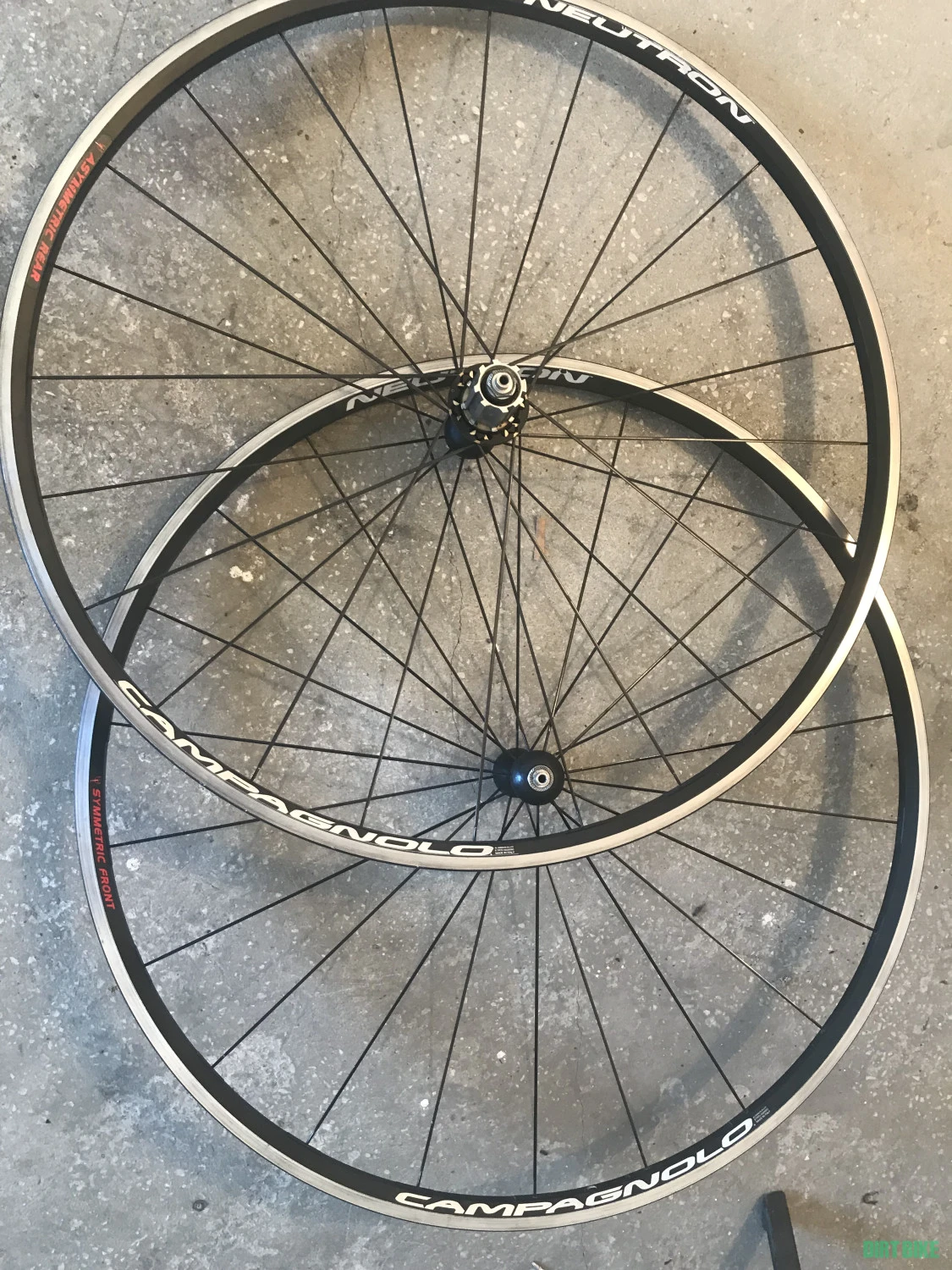 1. Set roti Campagnolo Neutron