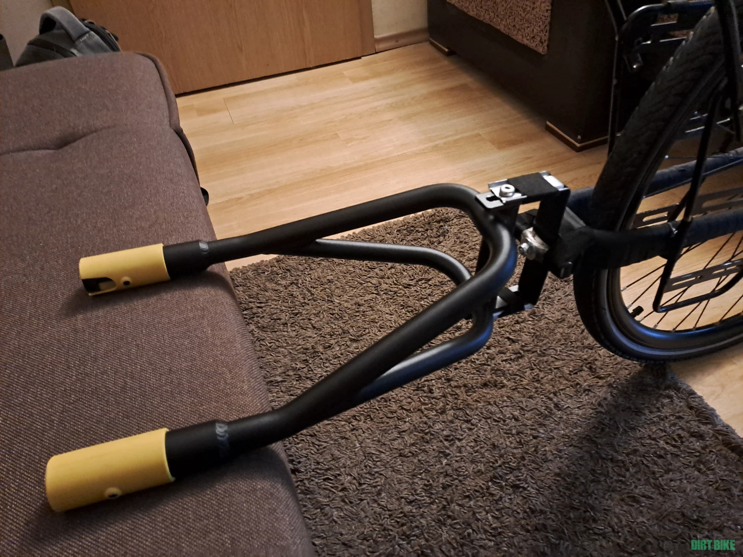 8. Vând remorcă gen Follow ME făcută custom