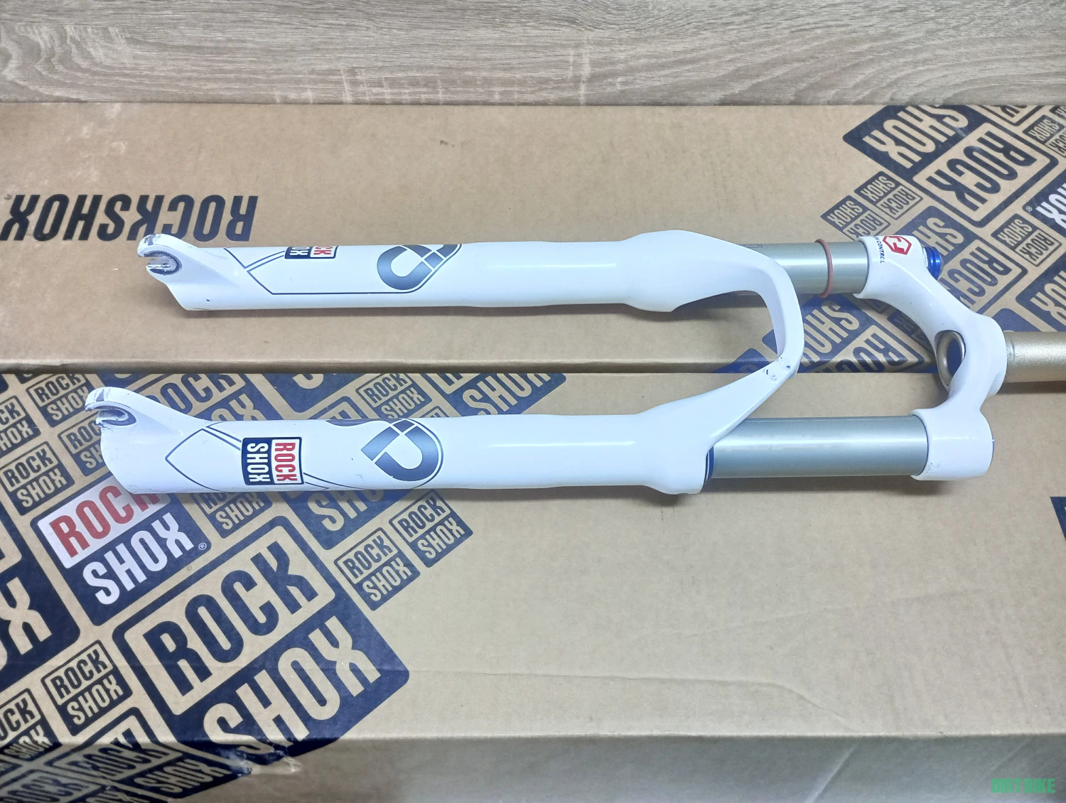 1. Rock shox Sid 26"..... reținut