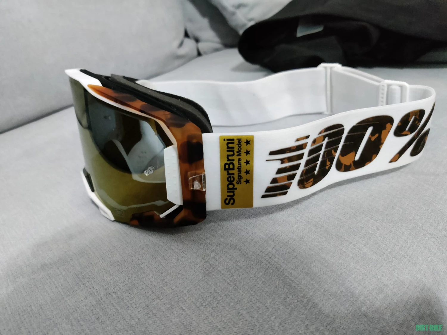 1. 100% Armega Mirror Goggle - Loic Bruni LTD / True Gold