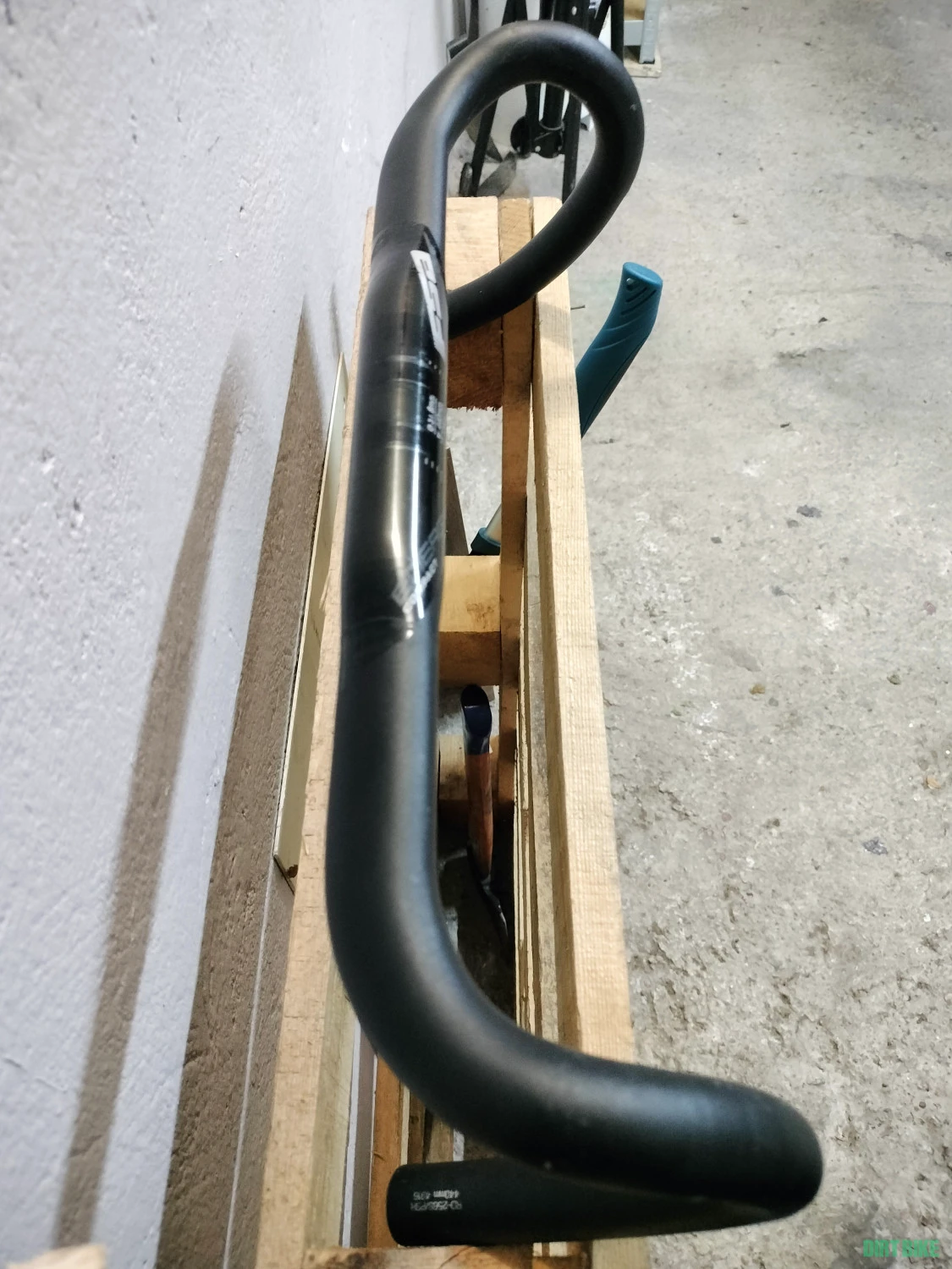 9. Vând ghidon aero cursiera 44 cm