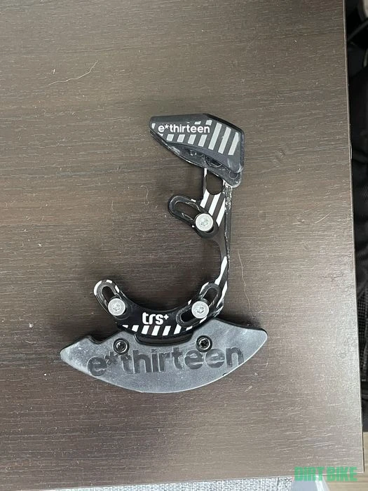 1. Chain guide cu Bash Guard eThirteen