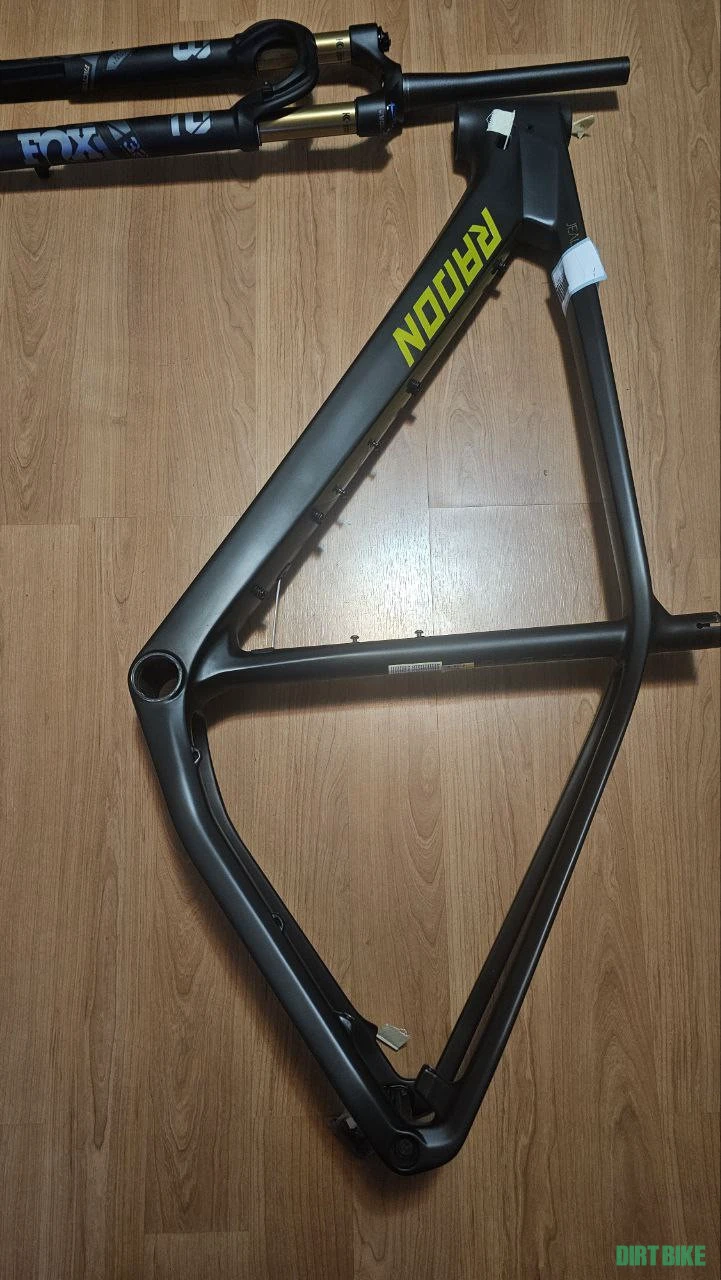 1. Cadru Radon Jealous CF 29 Carbon