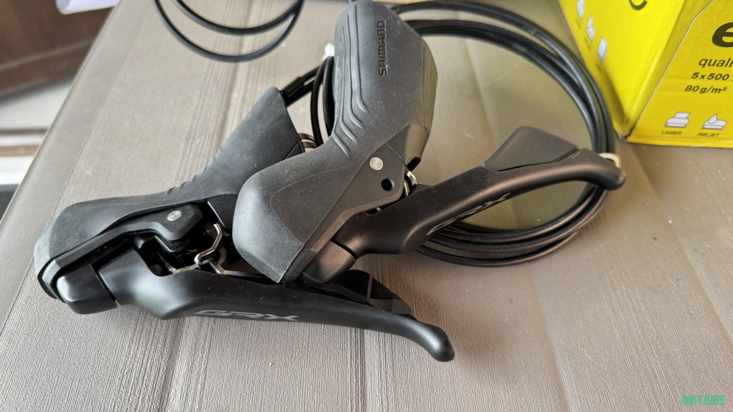 2. Manete schimbator Shimano GRX 610