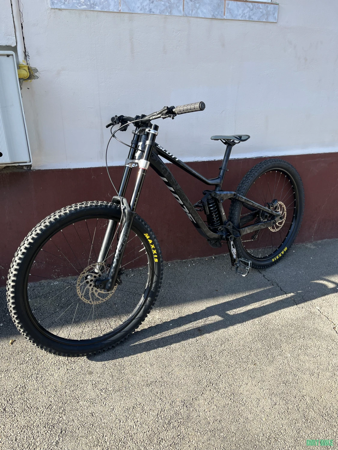 1. Scott gambler 930 L 2022 downhill