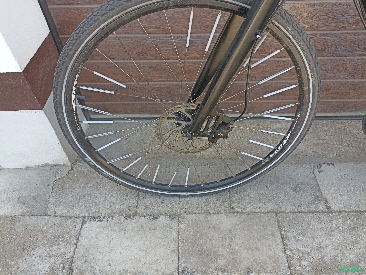 9. Ghost trekking bike roti 28
